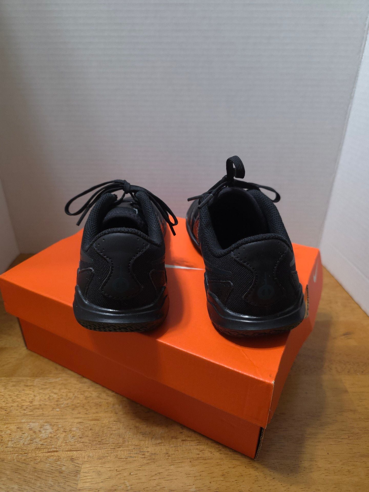 Nike Jr Legend 10 Club IC Size 2.5Y Black Soccer Shoes 5