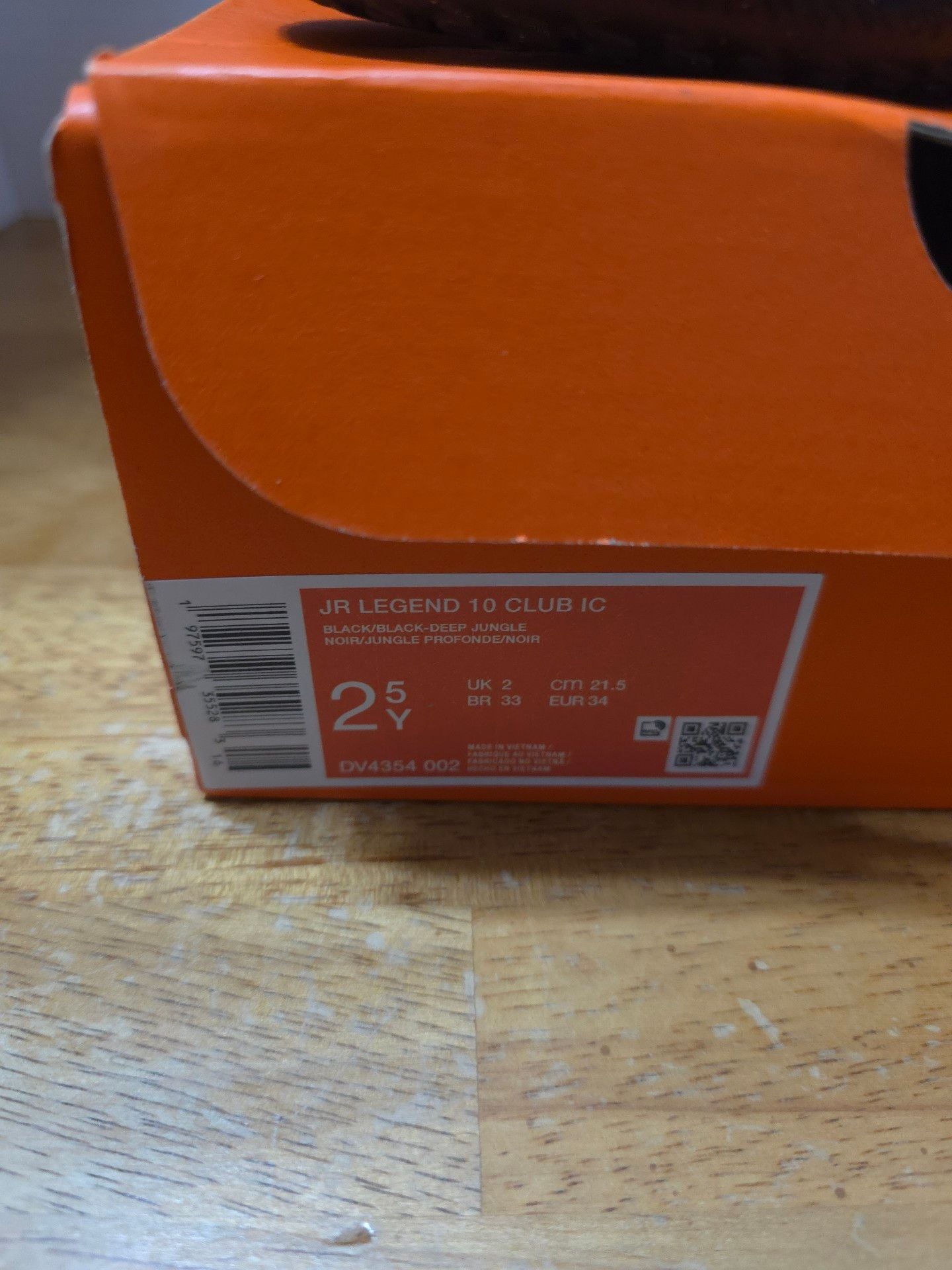 Nike Jr Legend 10 Club IC Size 2.5Y Black Soccer Shoes 7