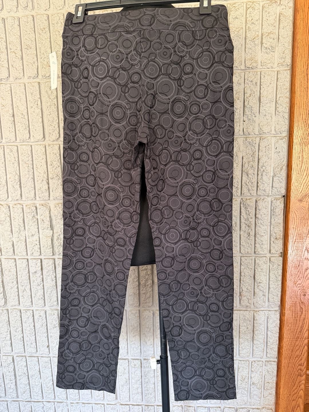 902 Krazy Larry Pull On Pants Size 6 Black Geometric 8