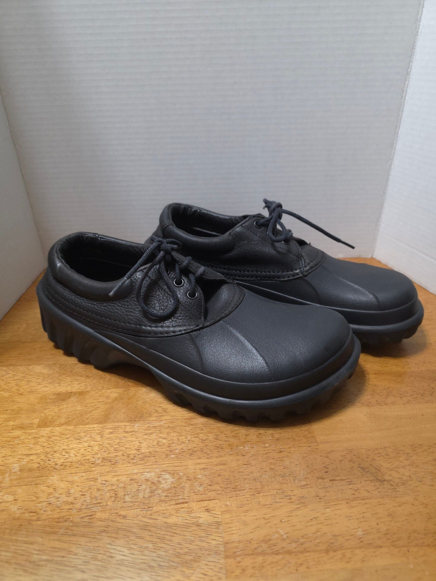 Crocs Axle Low Black Leather Shoes 5
