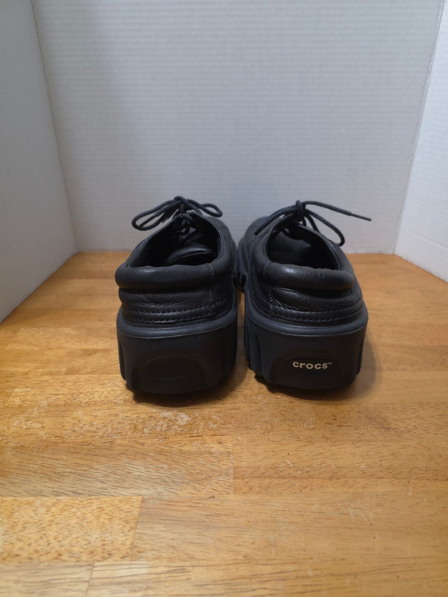 Crocs Axle Low Black Leather Shoes 6