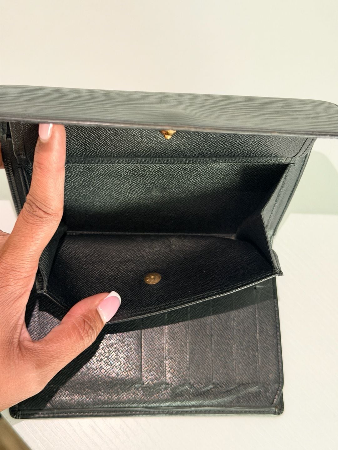 Louis Vuitton Epi Leather Black International Wallet 7