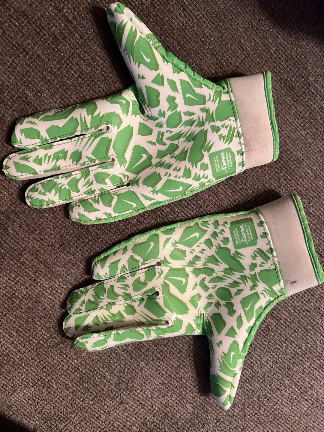 Nike Shark 2.0 Football Gloves Green White 3