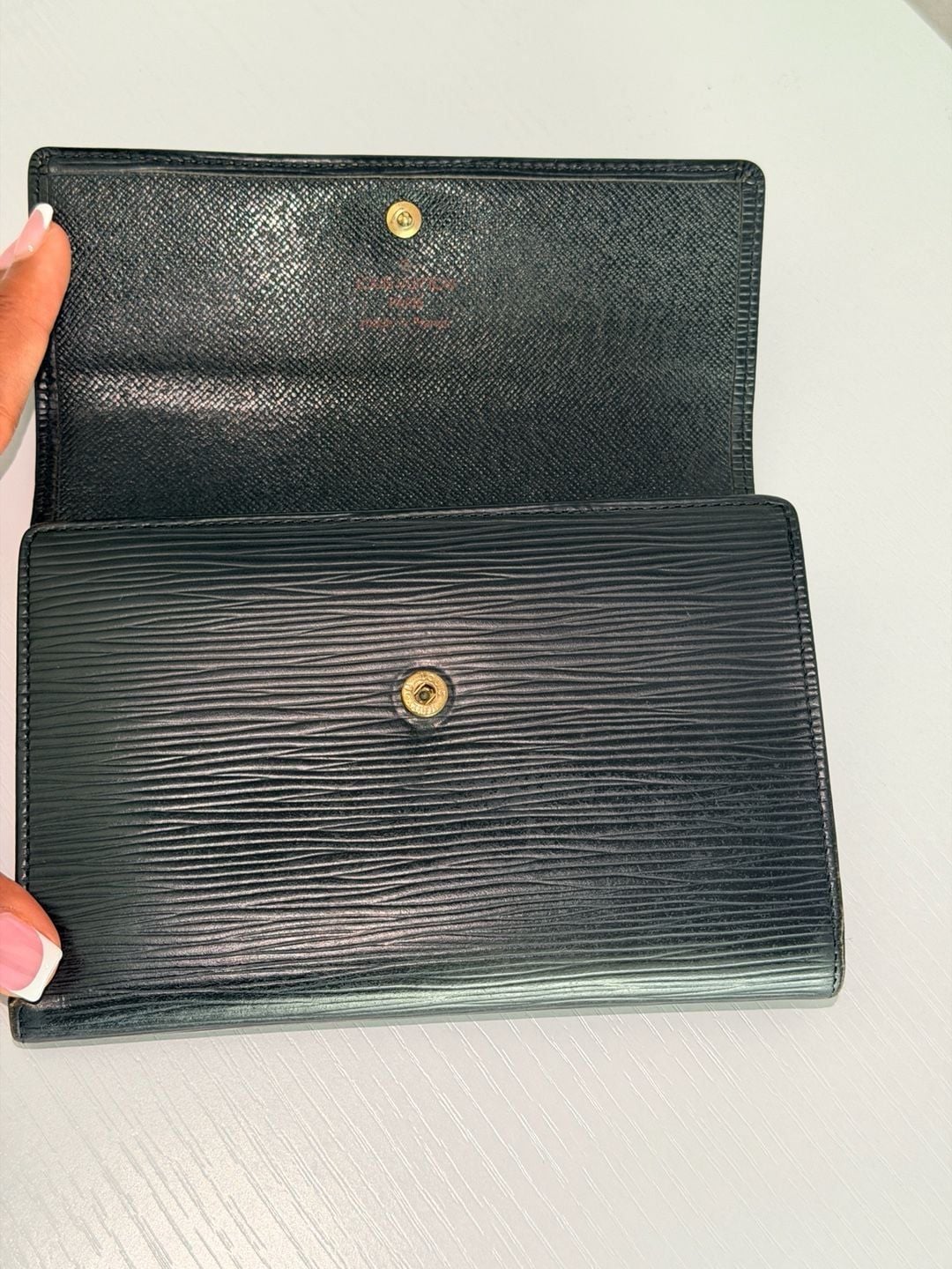 Louis Vuitton Epi Leather Black International Wallet 6