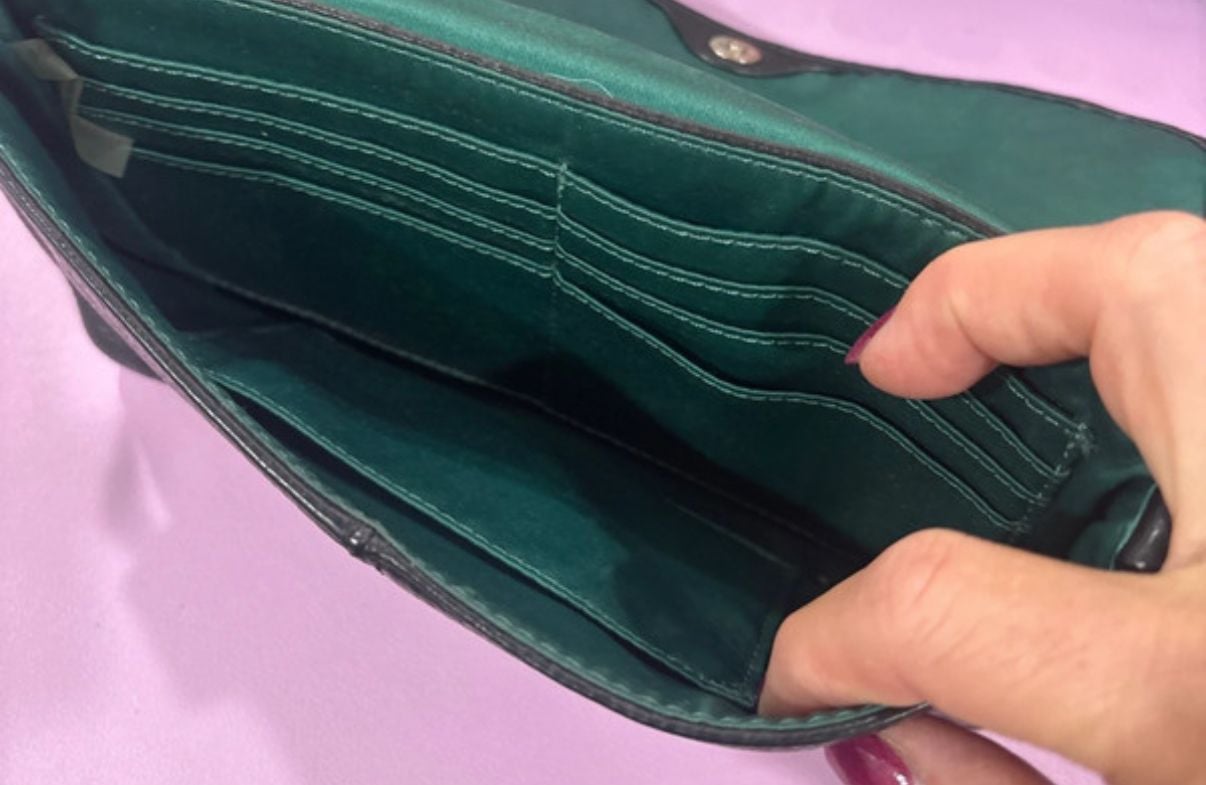 Coach Wristlet /Clutch Wallet Black Click Button Pre owned 8 Card Holders 4
