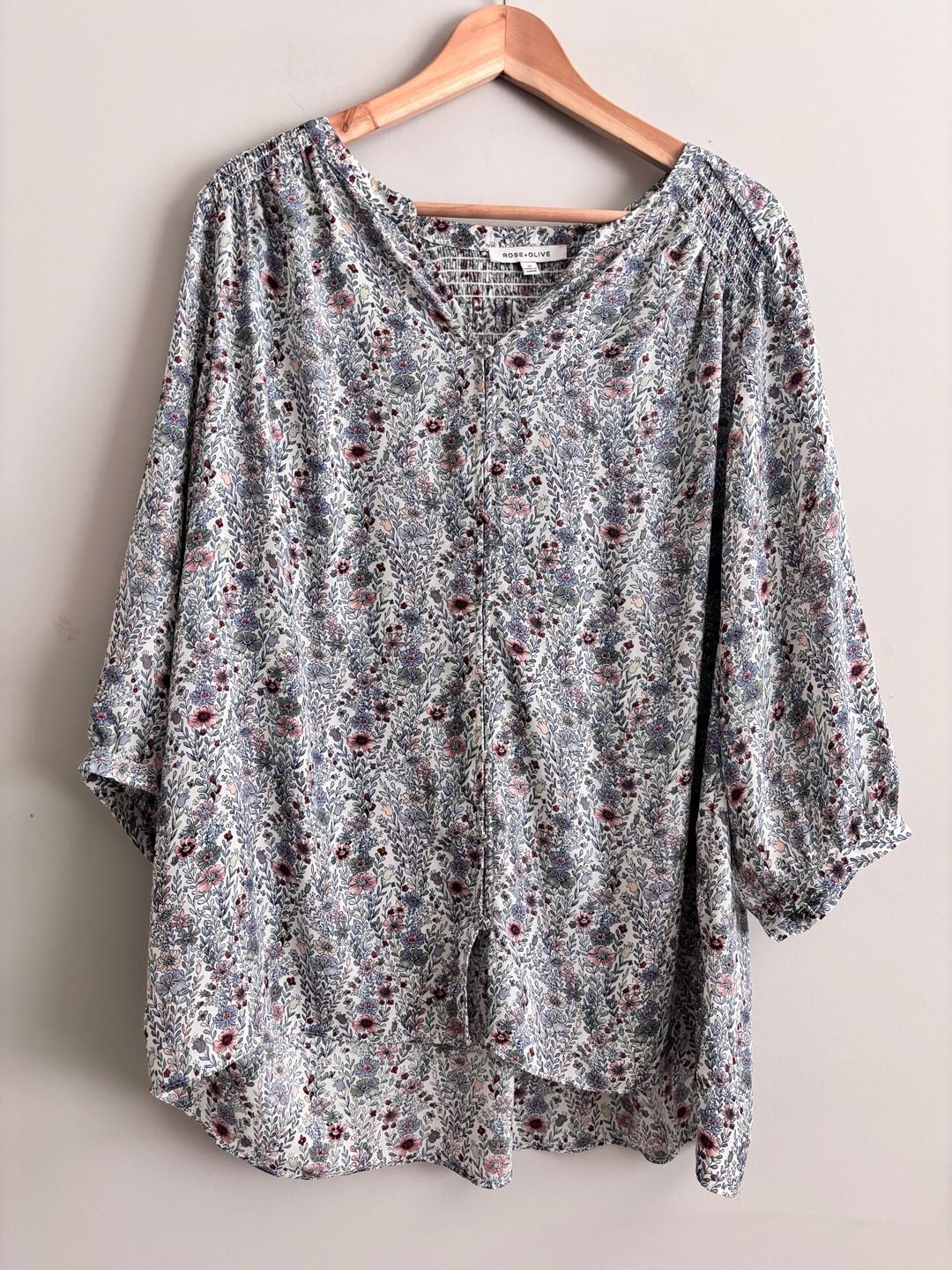 Rose + Olive Floral Blouse Size 1X White Blue Pink Smocked V-Neck Tunic 2