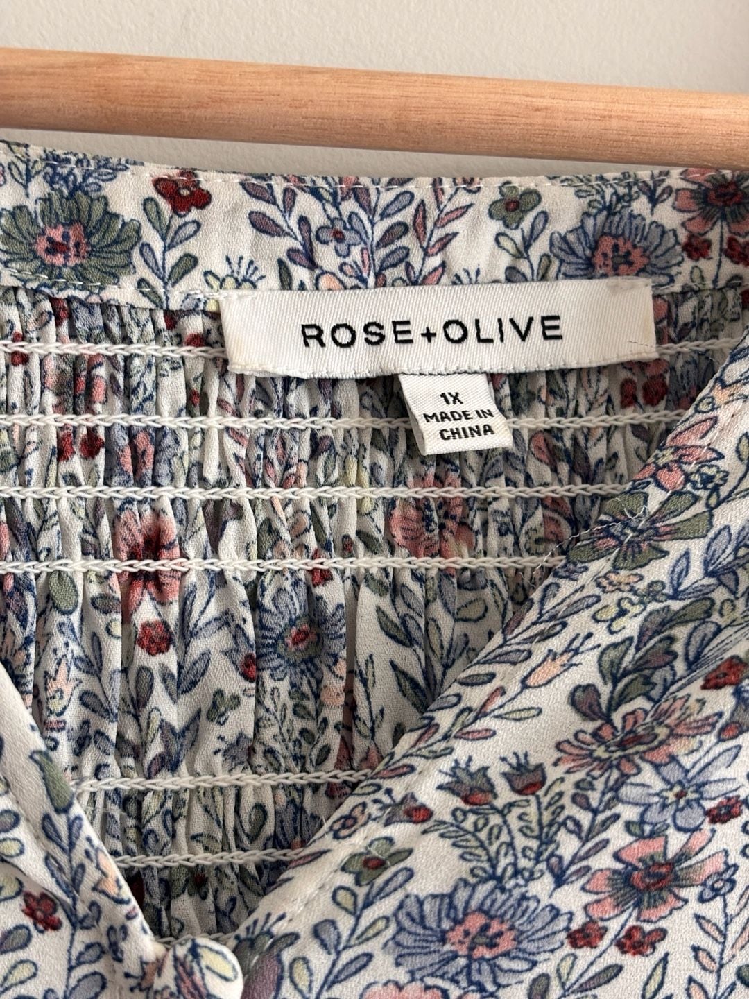 Rose + Olive Floral Blouse Size 1X White Blue Pink Smocked V-Neck Tunic 5