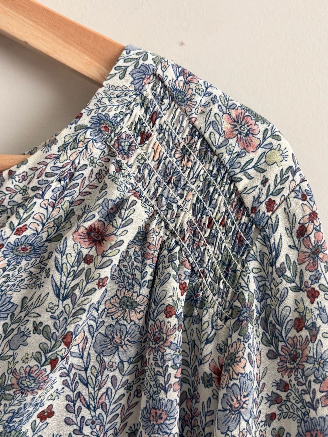 Rose + Olive Floral Blouse Size 1X White Blue Pink Smocked V-Neck Tunic 6