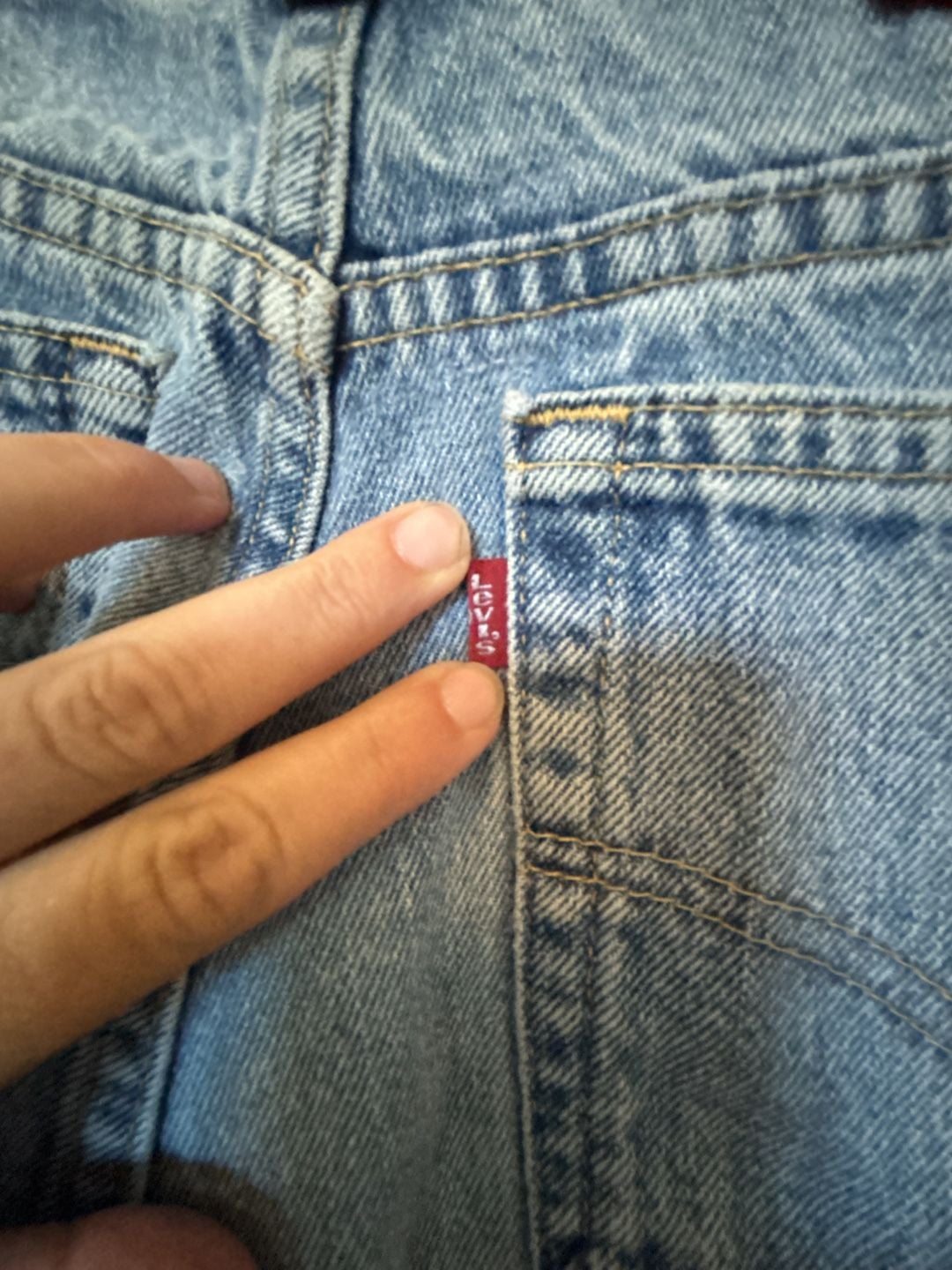 Vintage 2002 Levi's 550 Relaxed Fit Size 12 MIS L Light Wash length is 31 4