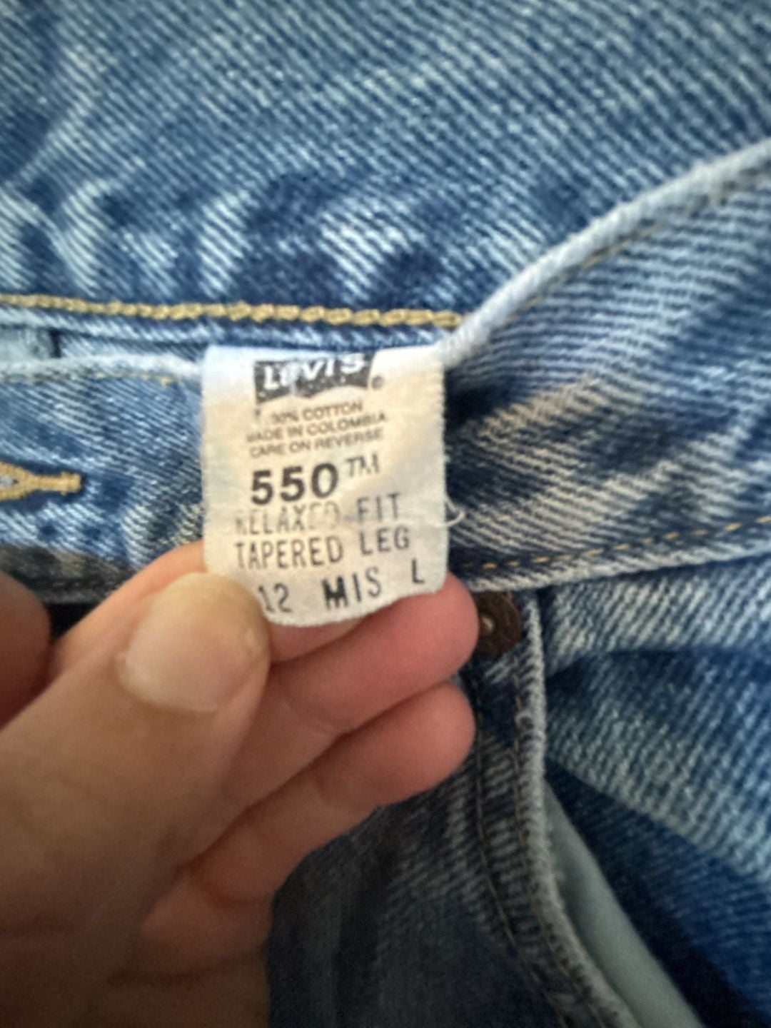 Vintage 2002 Levi's 550 Relaxed Fit Size 12 MIS L Light Wash length is 31 6