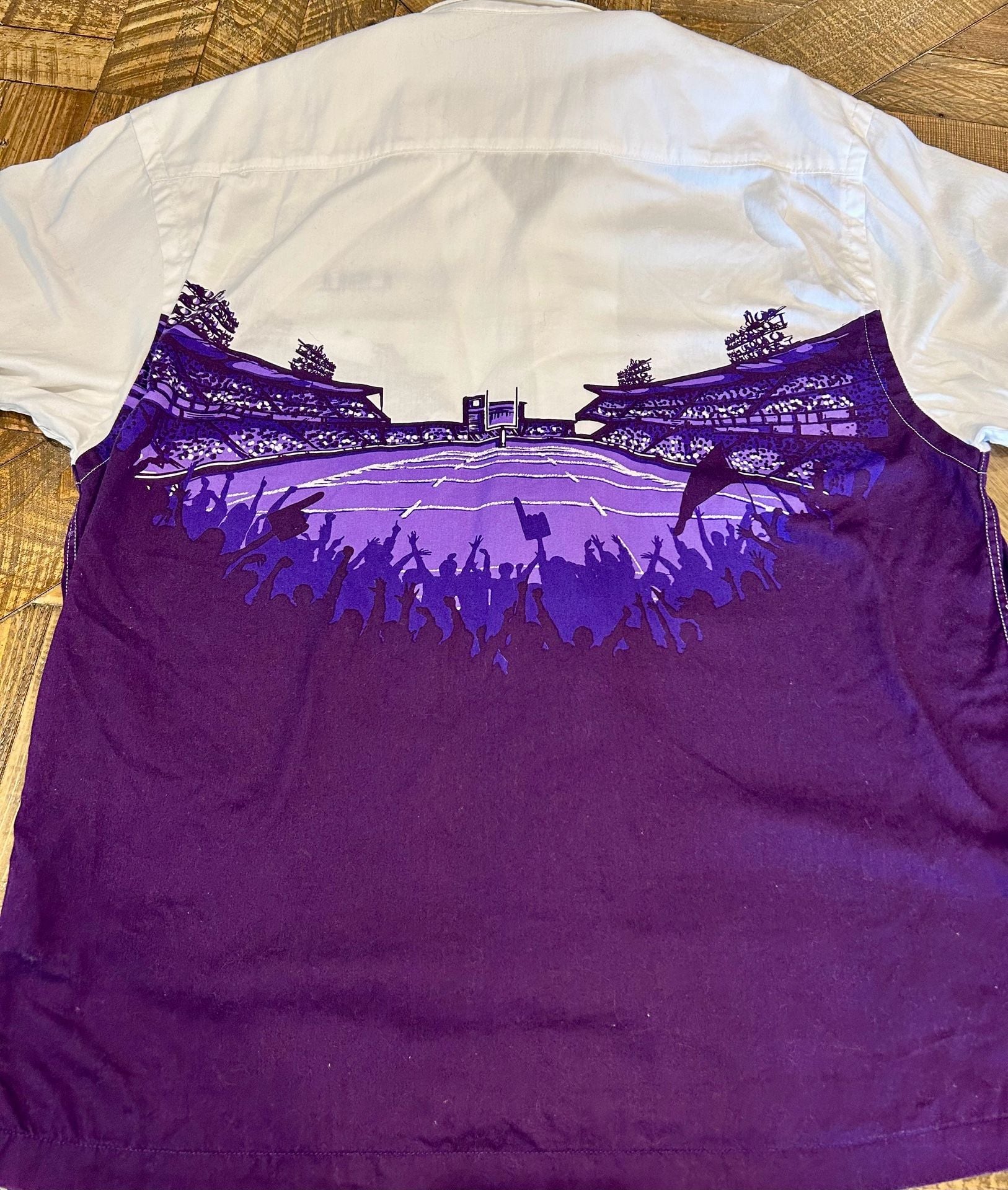 Chiliwear LSU Tigers Size M Button-Down Stadium Graphic Camp Shirt 9