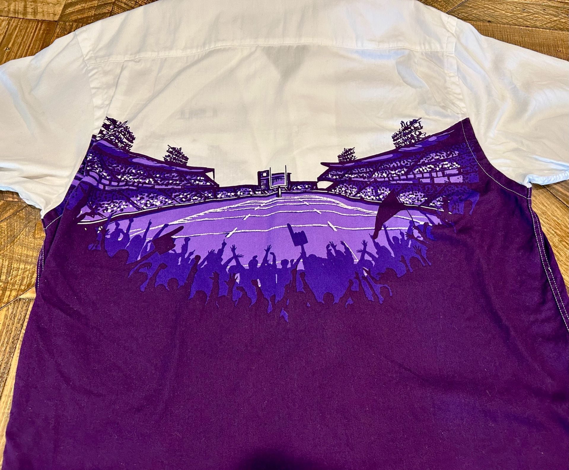 Chiliwear LSU Tigers Size M Button-Down Stadium Graphic Camp Shirt 10
