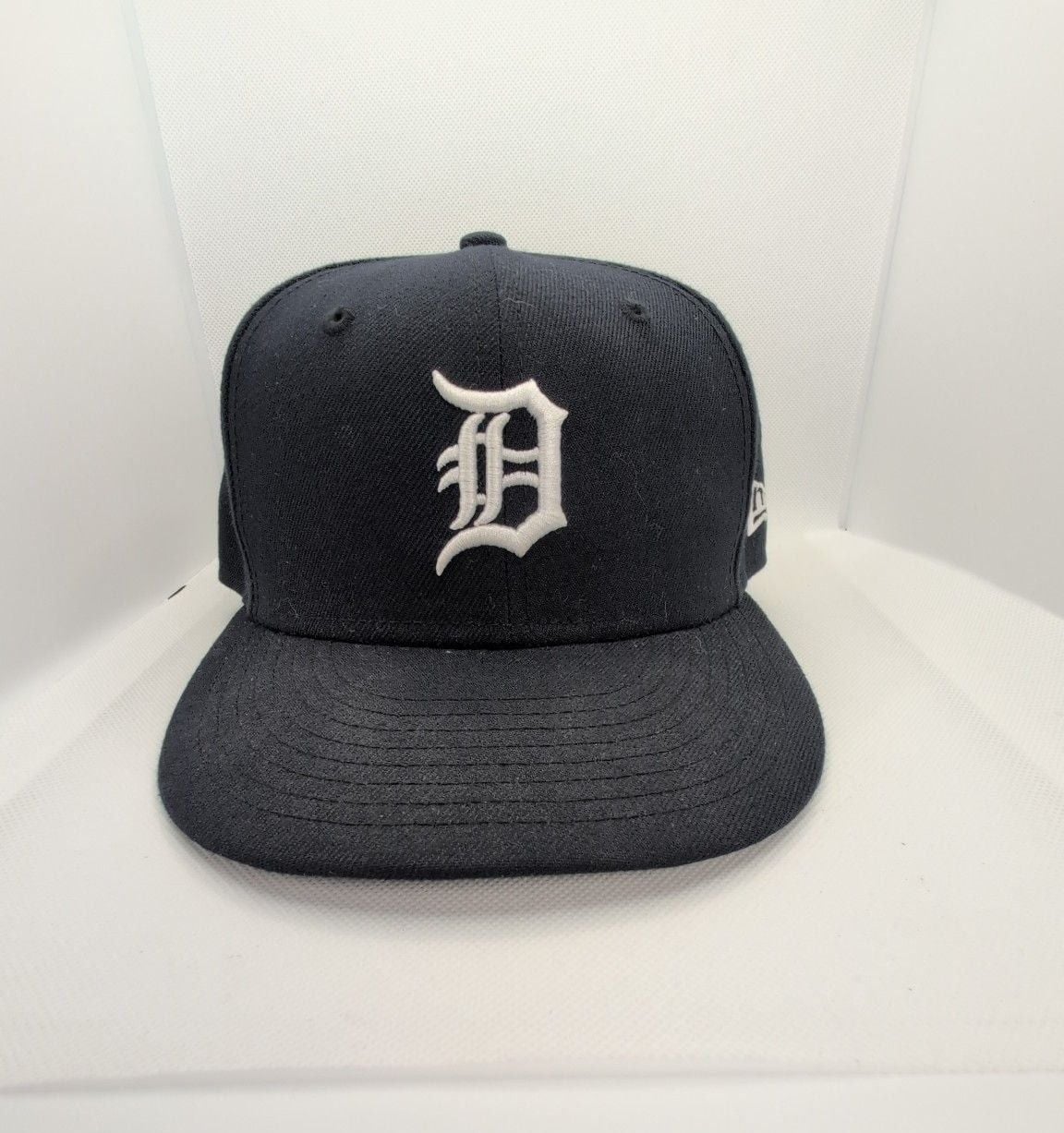 New Era Detroit Tigers 59FIFTY Fitted Hat Size 7 1/4 Navy Blue 2
