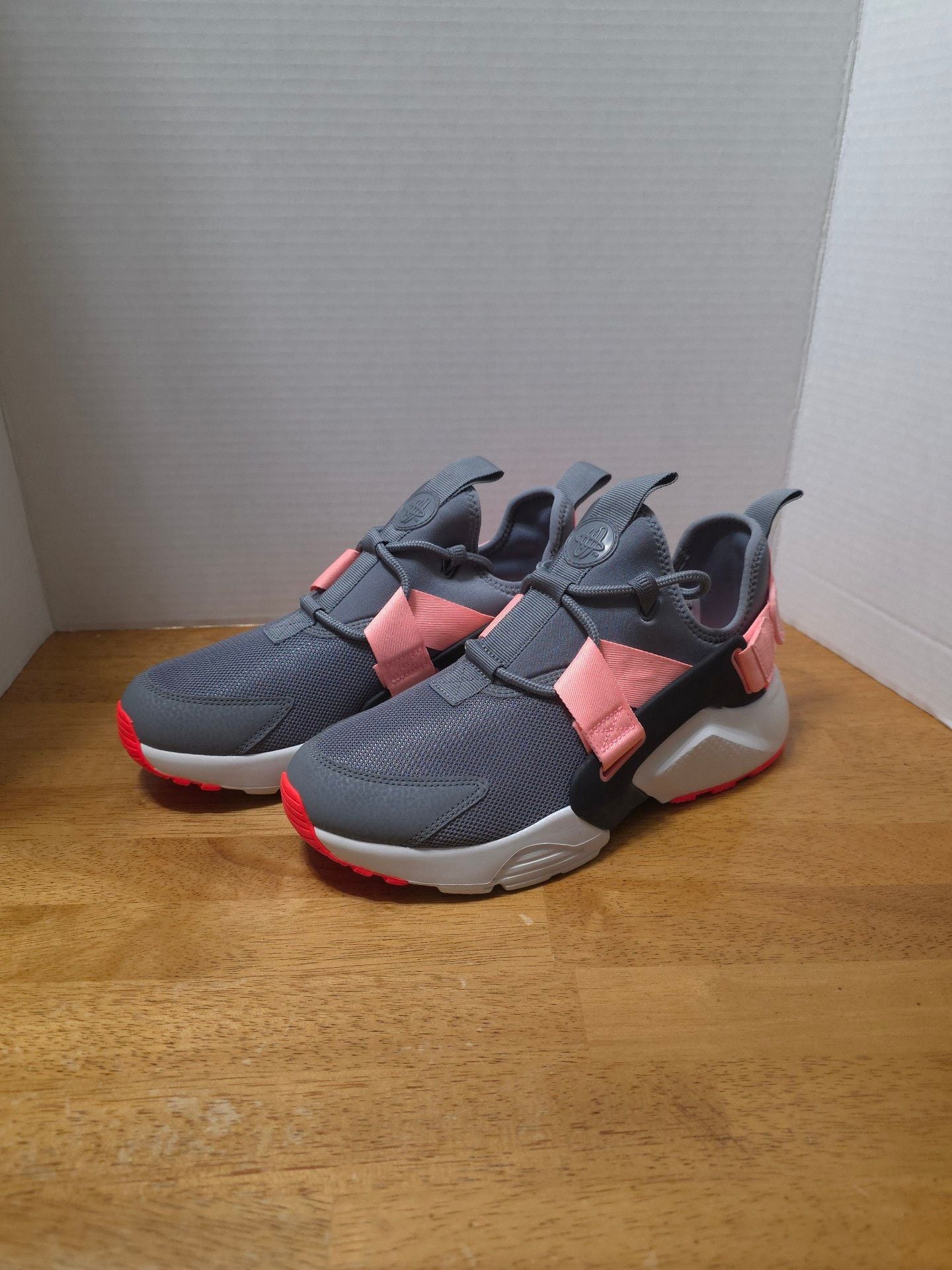 Nike Air Huarache City Low Atmosphere Grey Hot Punch Shoes 2