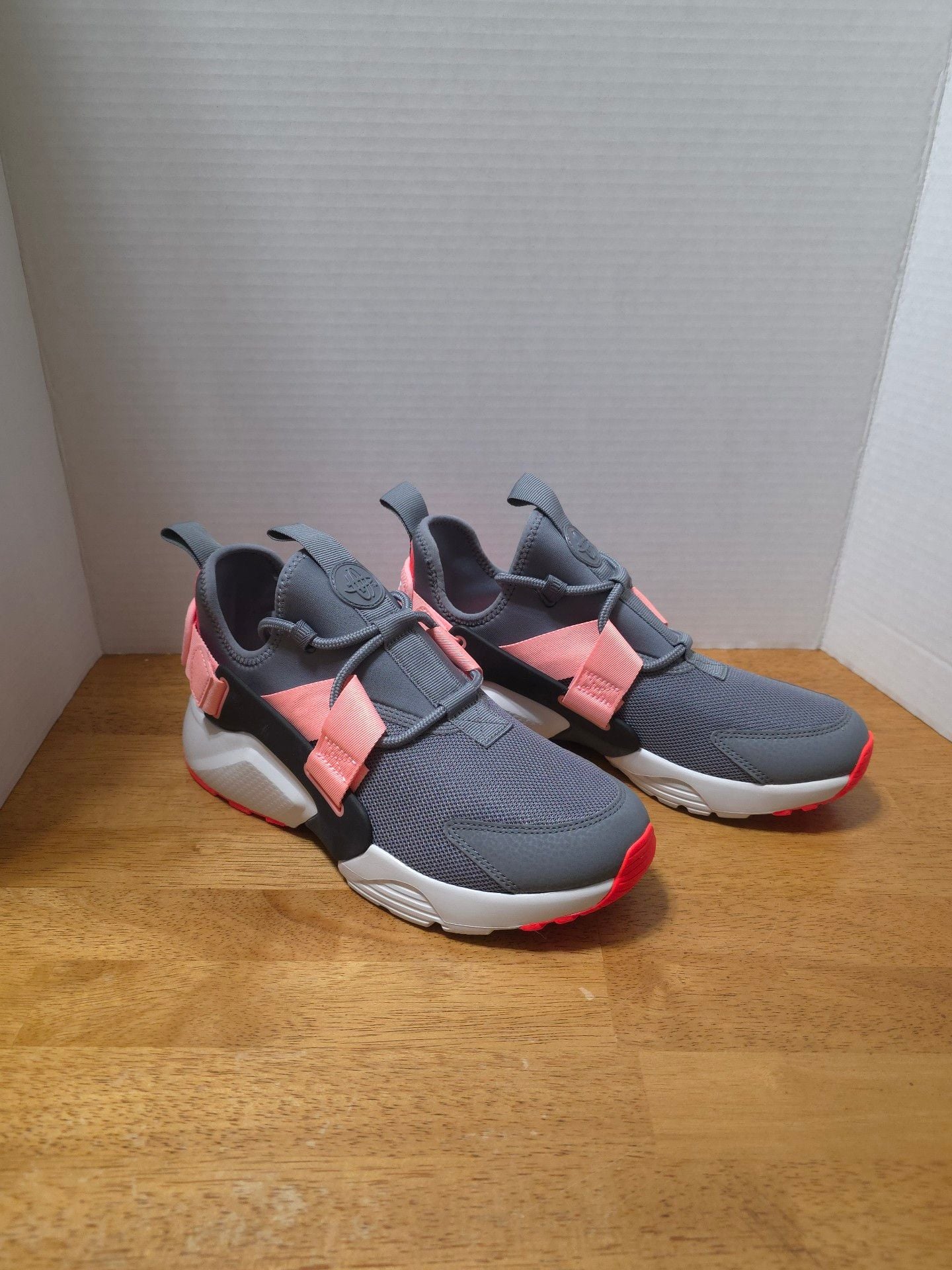 Nike Air Huarache City Low Atmosphere Grey Hot Punch Shoes 4