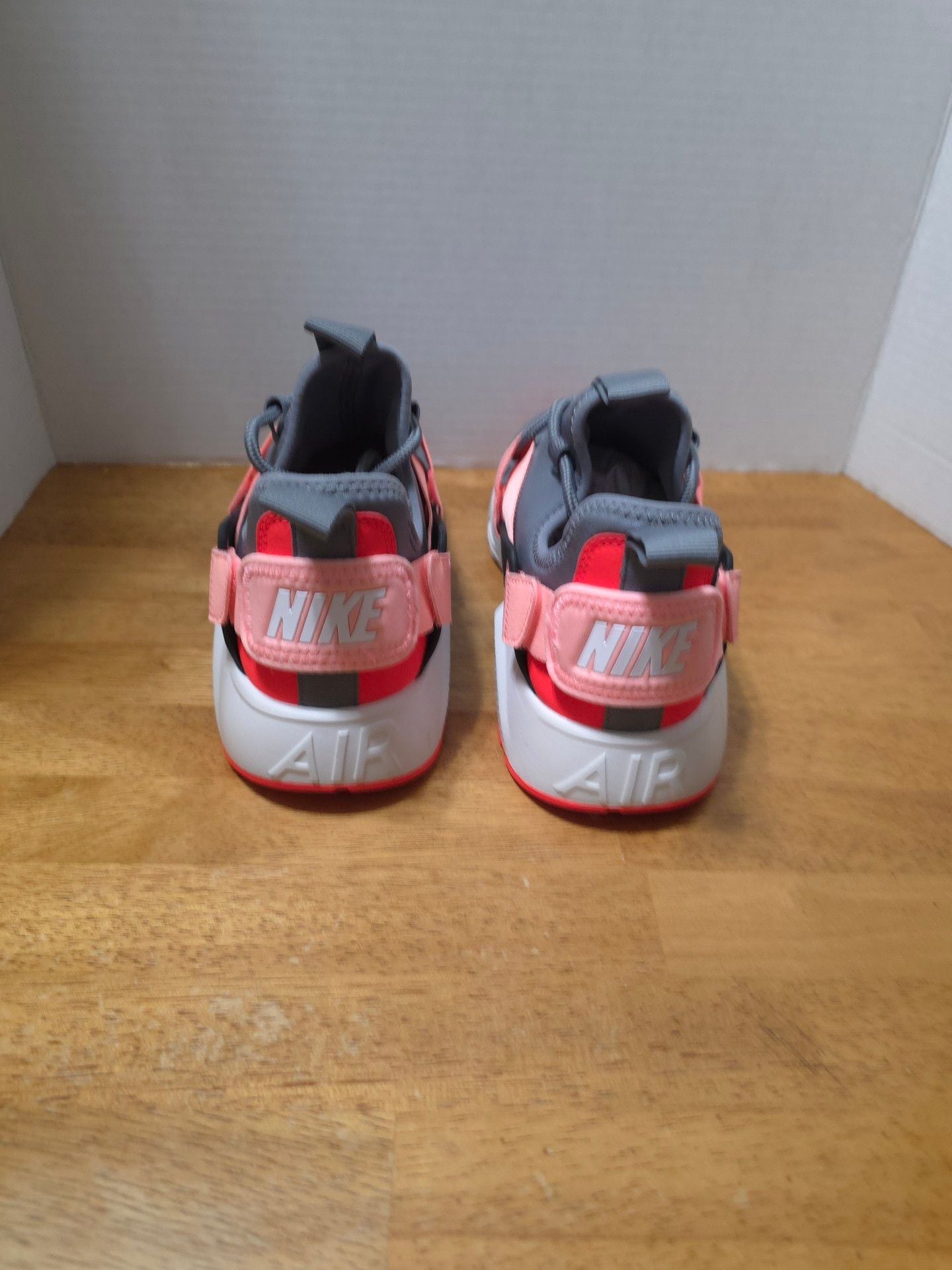 Nike Air Huarache City Low Atmosphere Grey Hot Punch Shoes 5