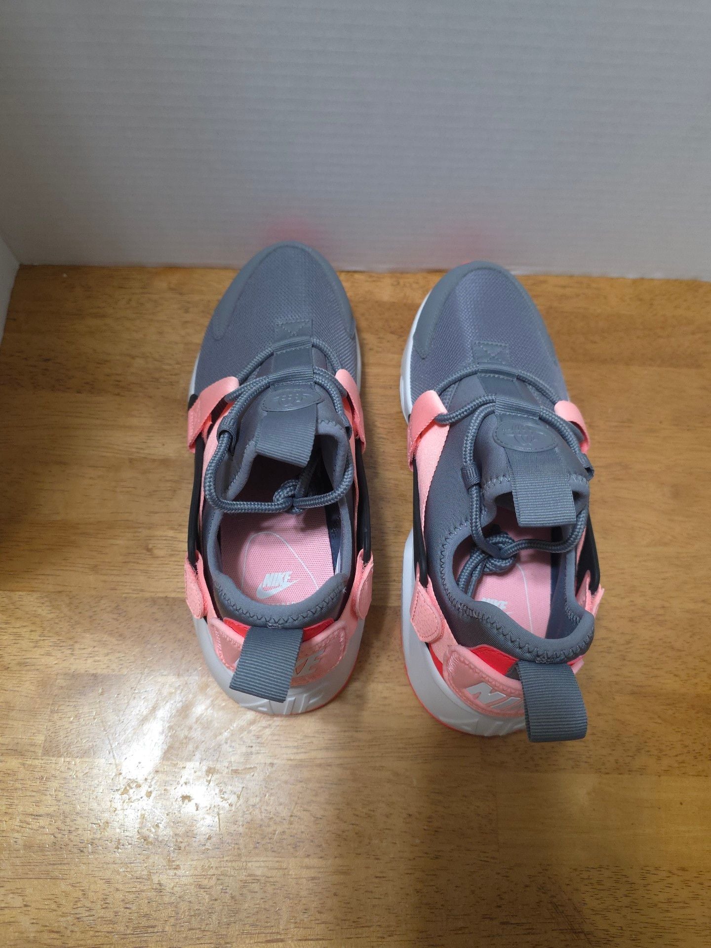 Nike Air Huarache City Low Atmosphere Grey Hot Punch Shoes 6