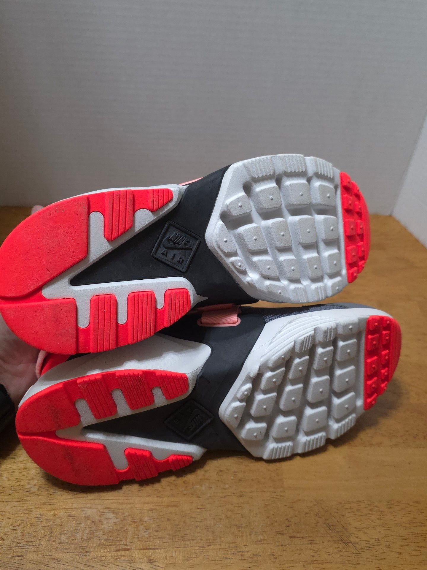 Nike Air Huarache City Low Atmosphere Grey Hot Punch Shoes 7