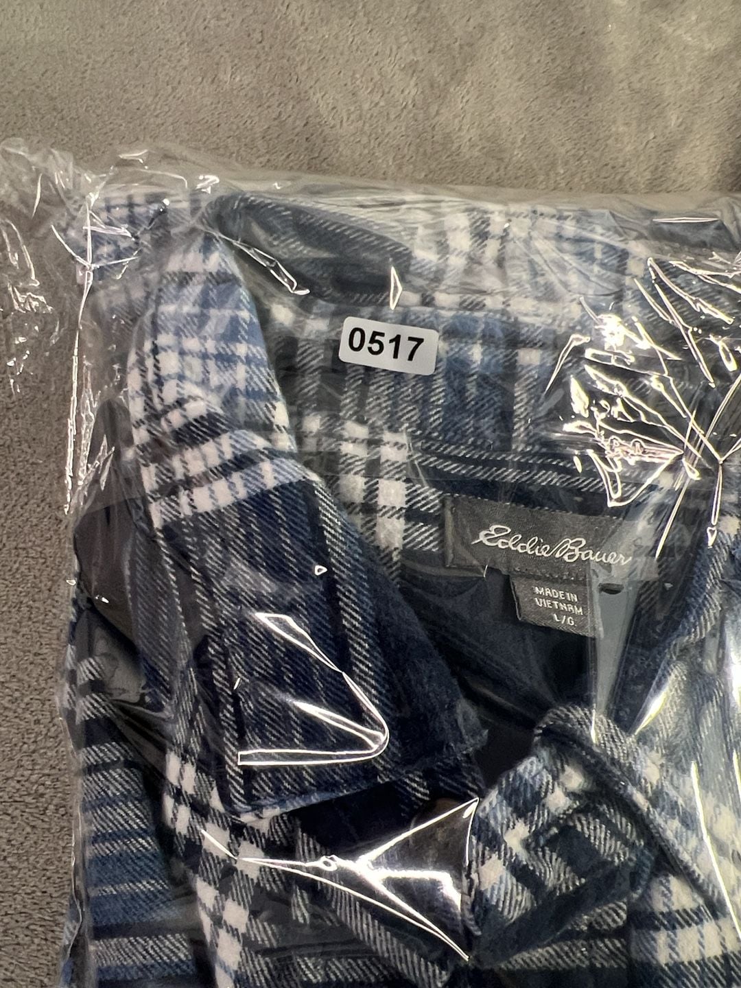 Eddie Bauer Flannel Shirt Size L Blue White Plaid Long Sleeve Button Down 10
