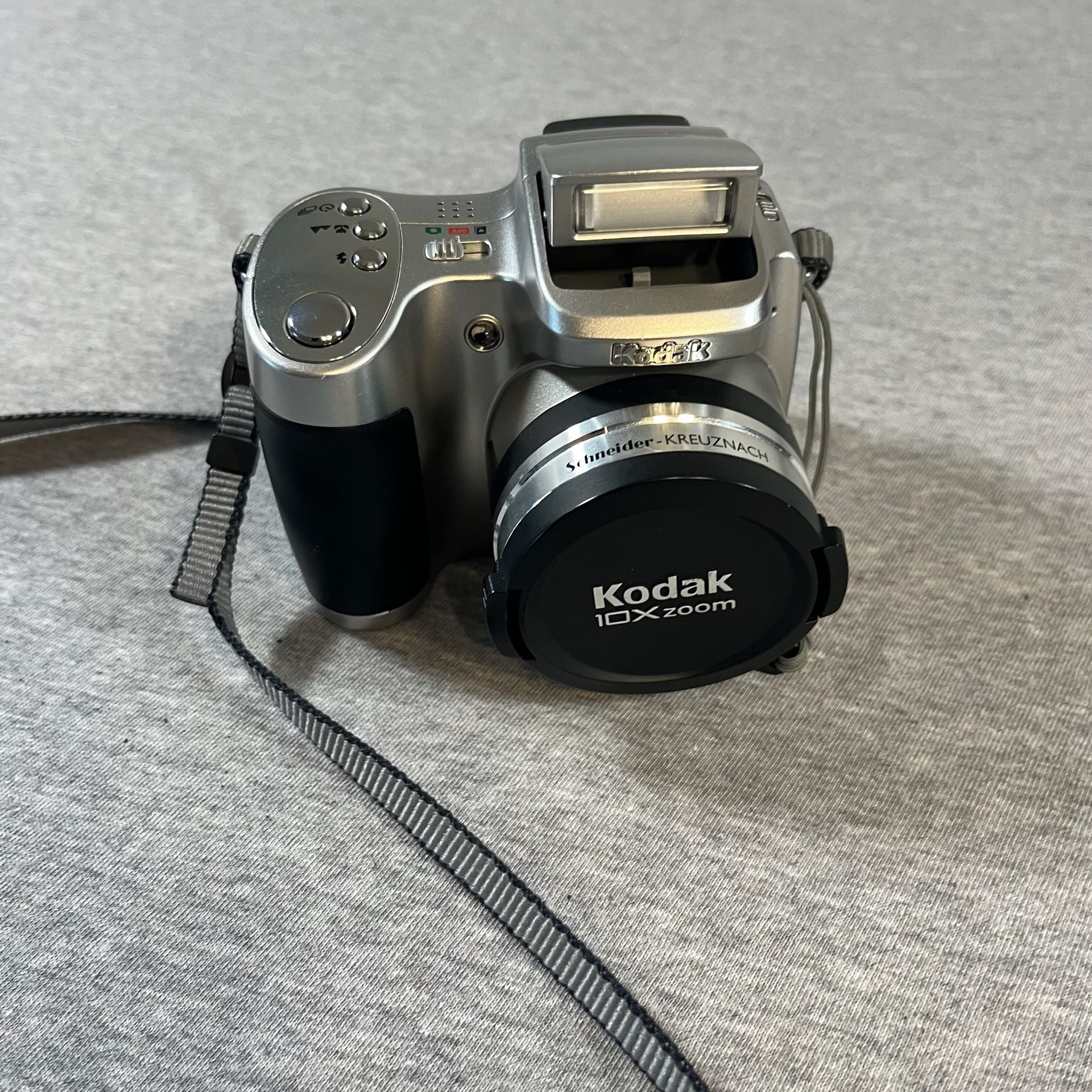 Kodak EasyShare Z710 Digital Camera Bundle with Bag, Tripod , Book & 12v cable 6