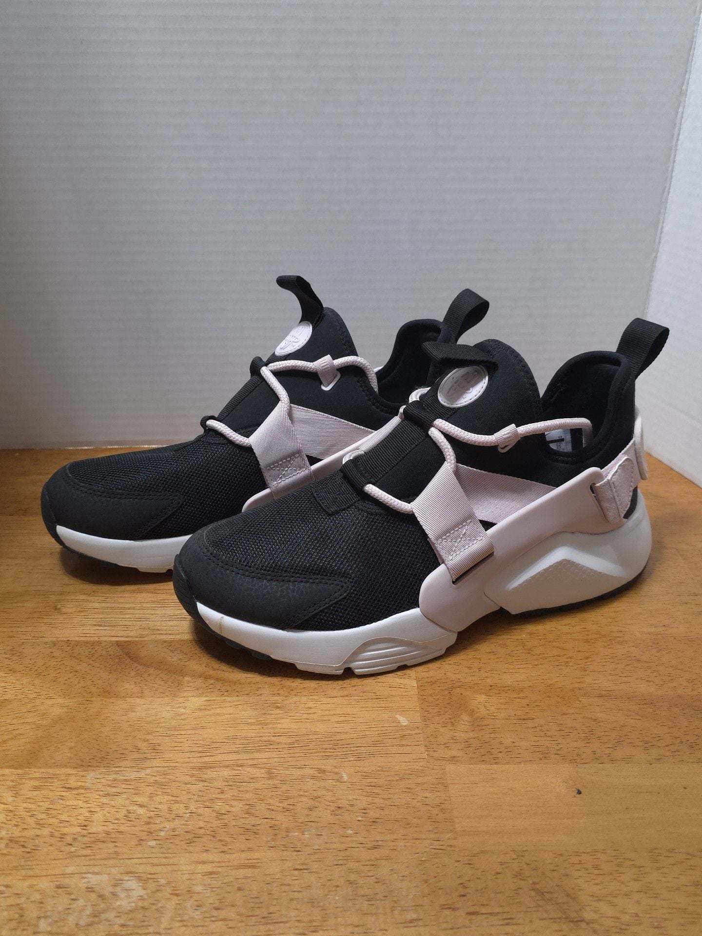 Nike Air Huarache City Low Black White Sneakers 2