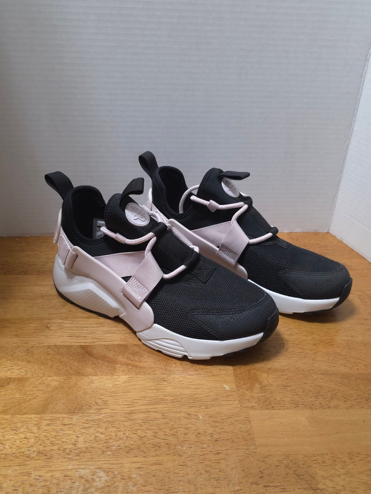 Nike Air Huarache City Low Black White Sneakers 4