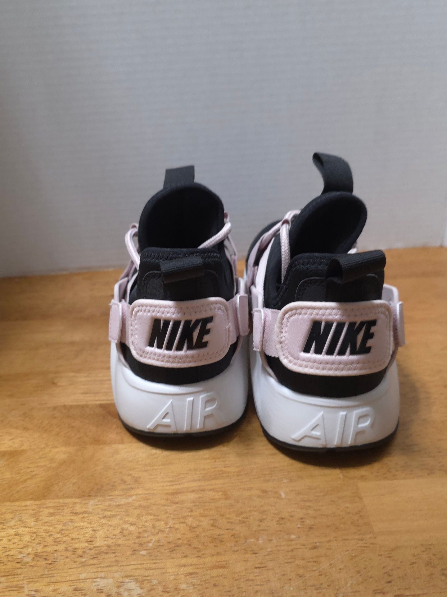 Nike Air Huarache City Low Black White Sneakers 5
