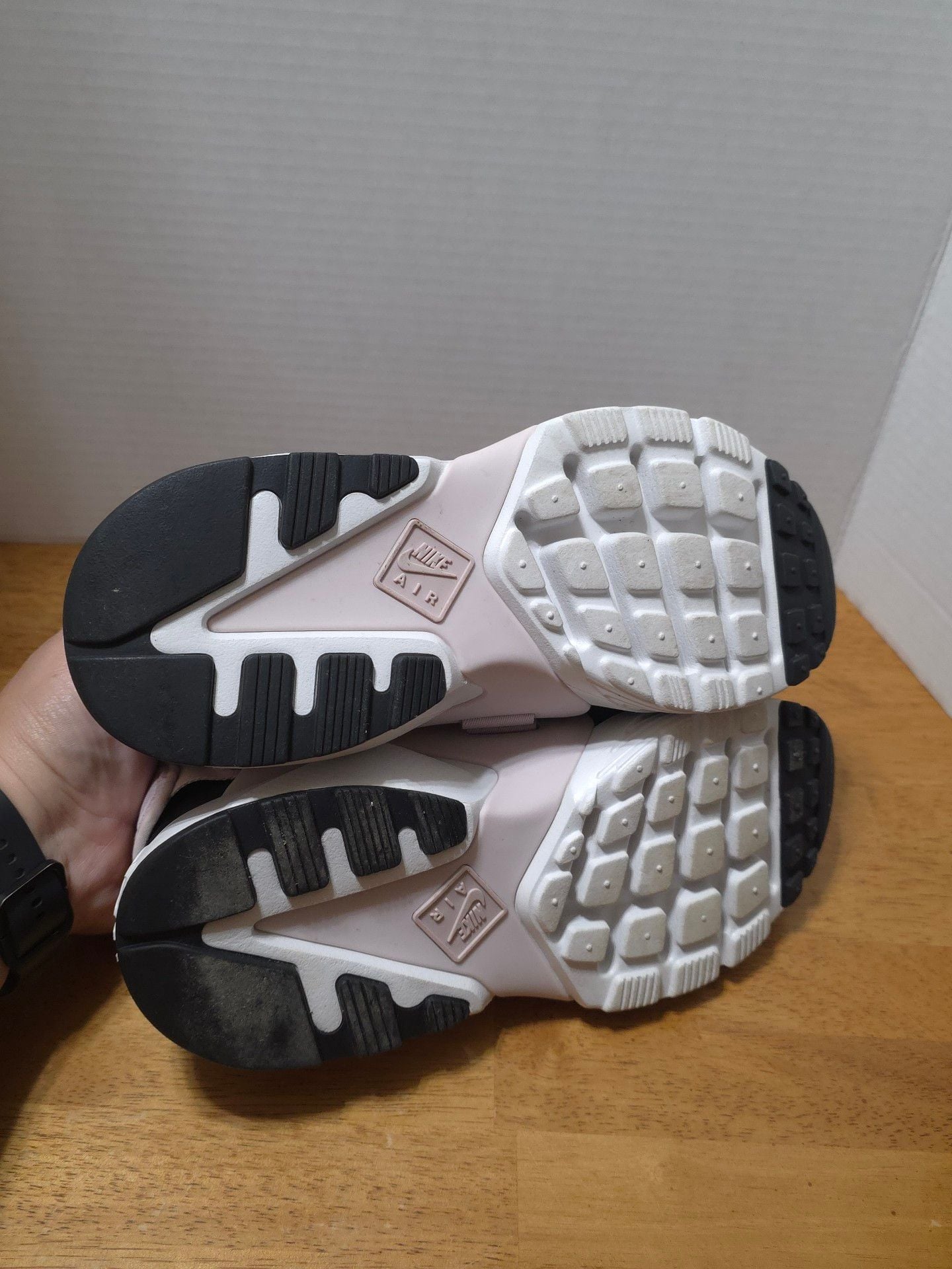 Nike Air Huarache City Low Black White Sneakers 7