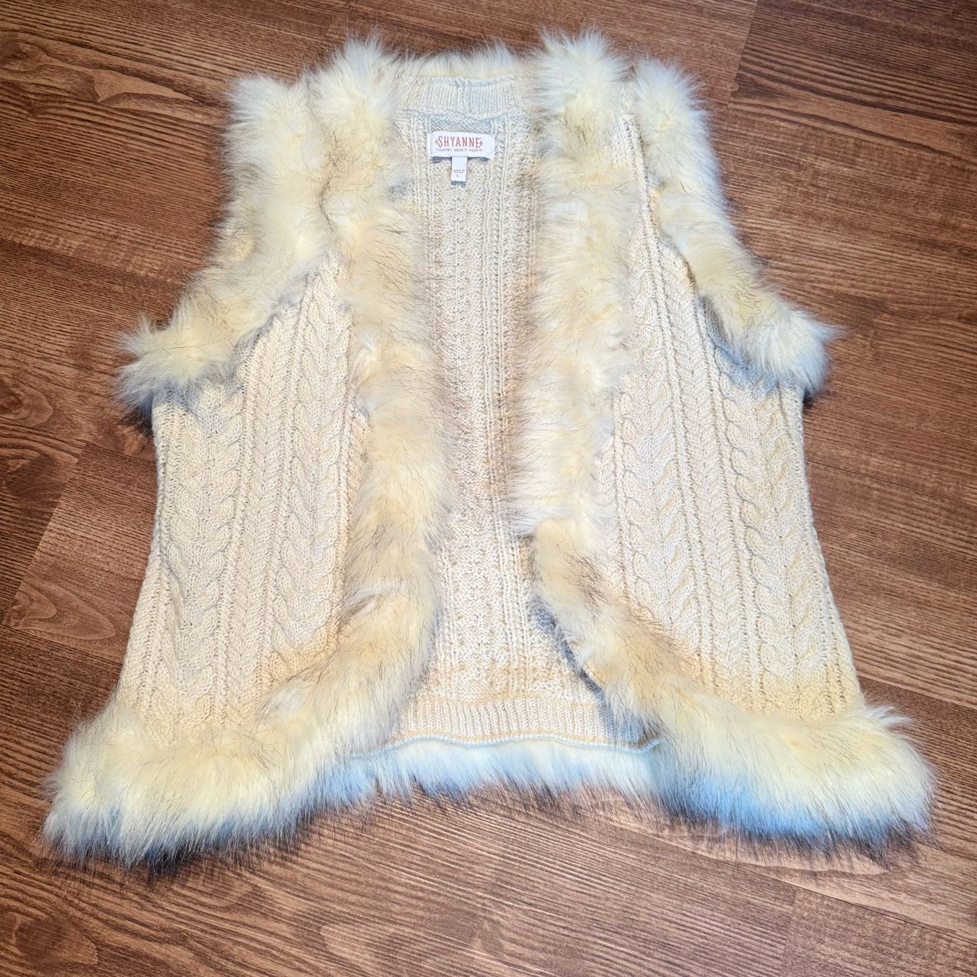 Shyanne Women’s L Cream Cable Knit Faux Fur Vest Western Cowgirl NWOT 3