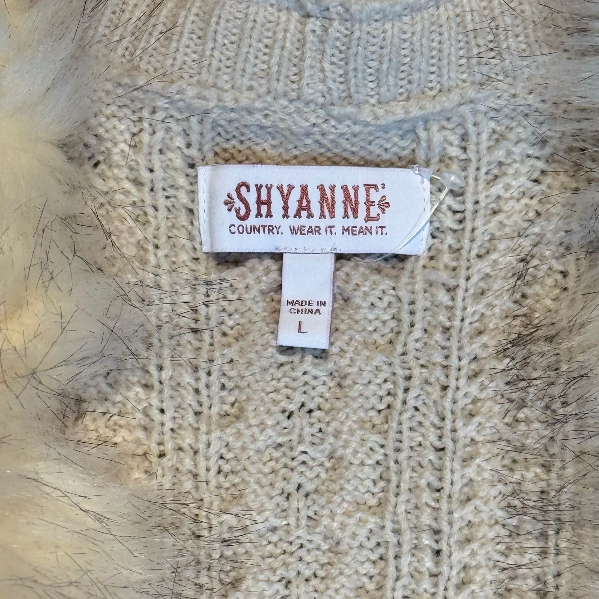 Shyanne Women’s L Cream Cable Knit Faux Fur Vest Western Cowgirl NWOT 4