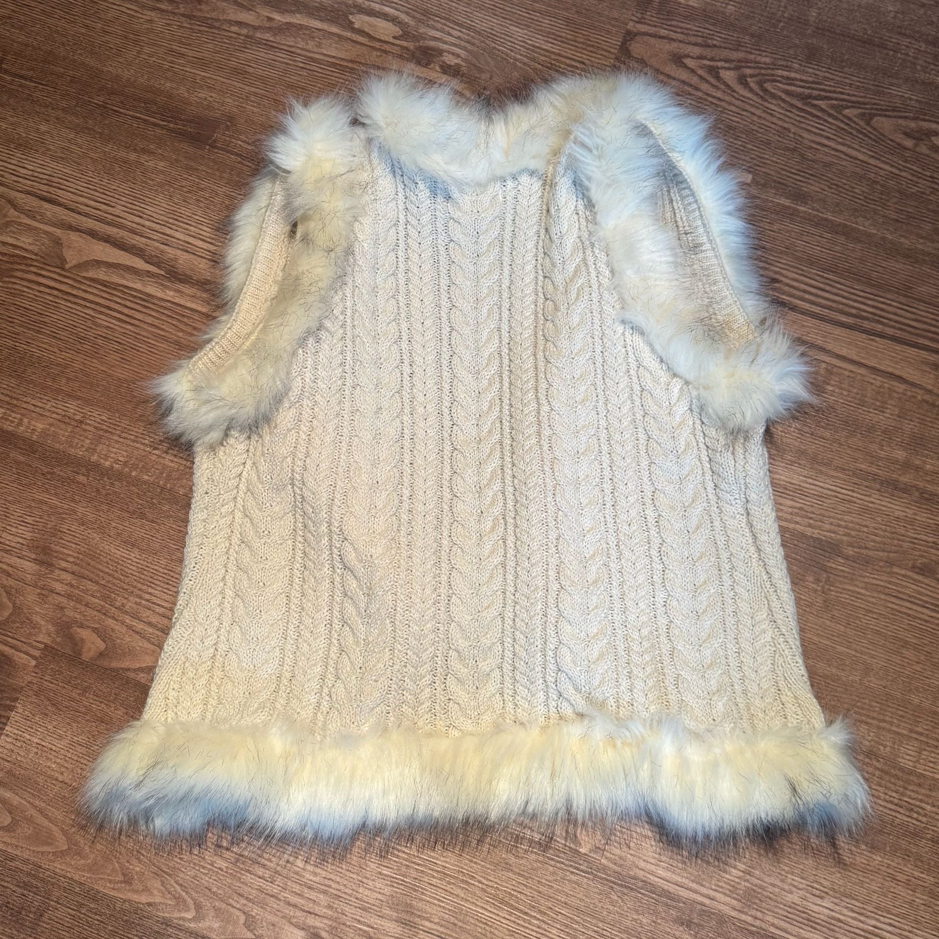 Shyanne Women’s L Cream Cable Knit Faux Fur Vest Western Cowgirl NWOT 6
