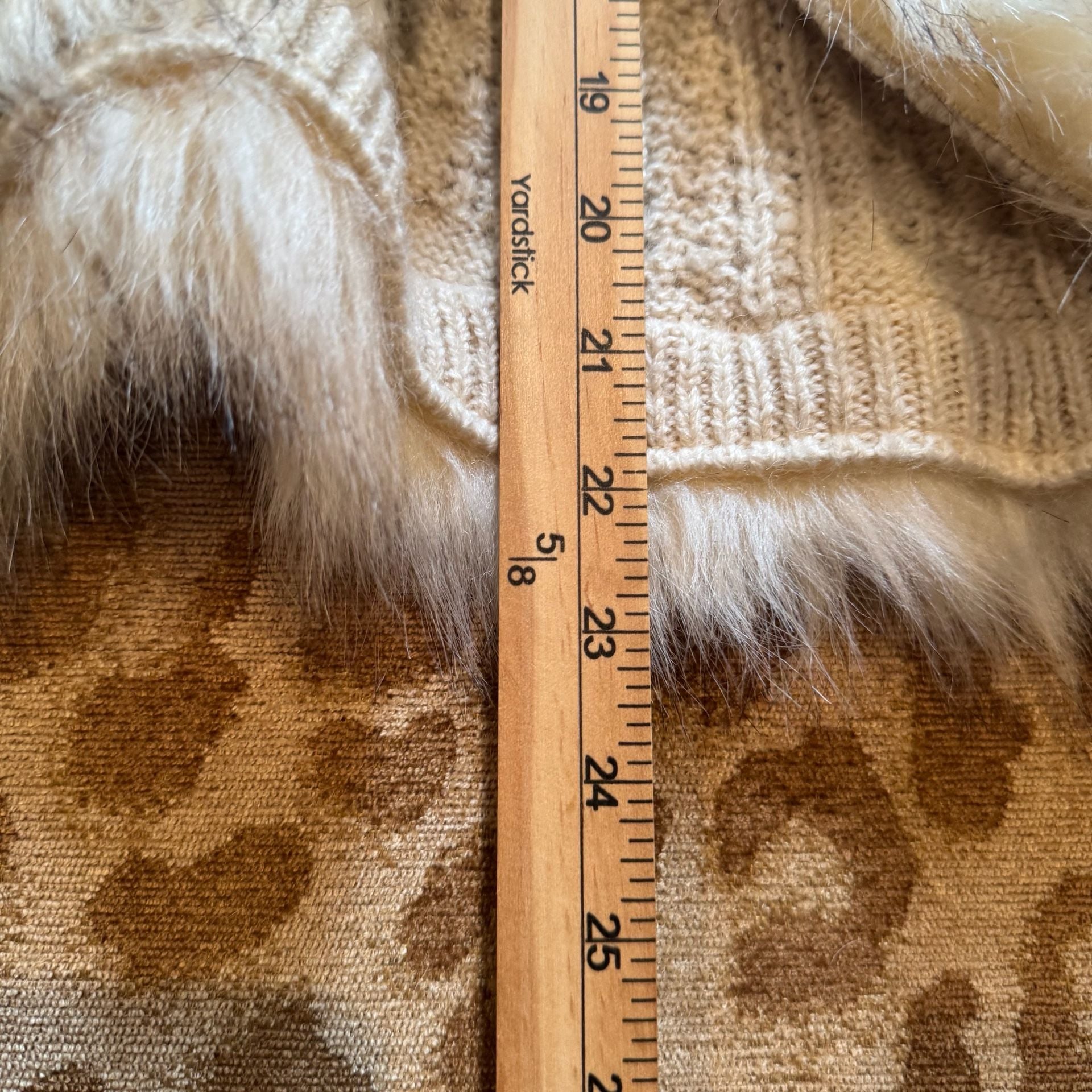 Shyanne Women’s L Cream Cable Knit Faux Fur Vest Western Cowgirl NWOT 11