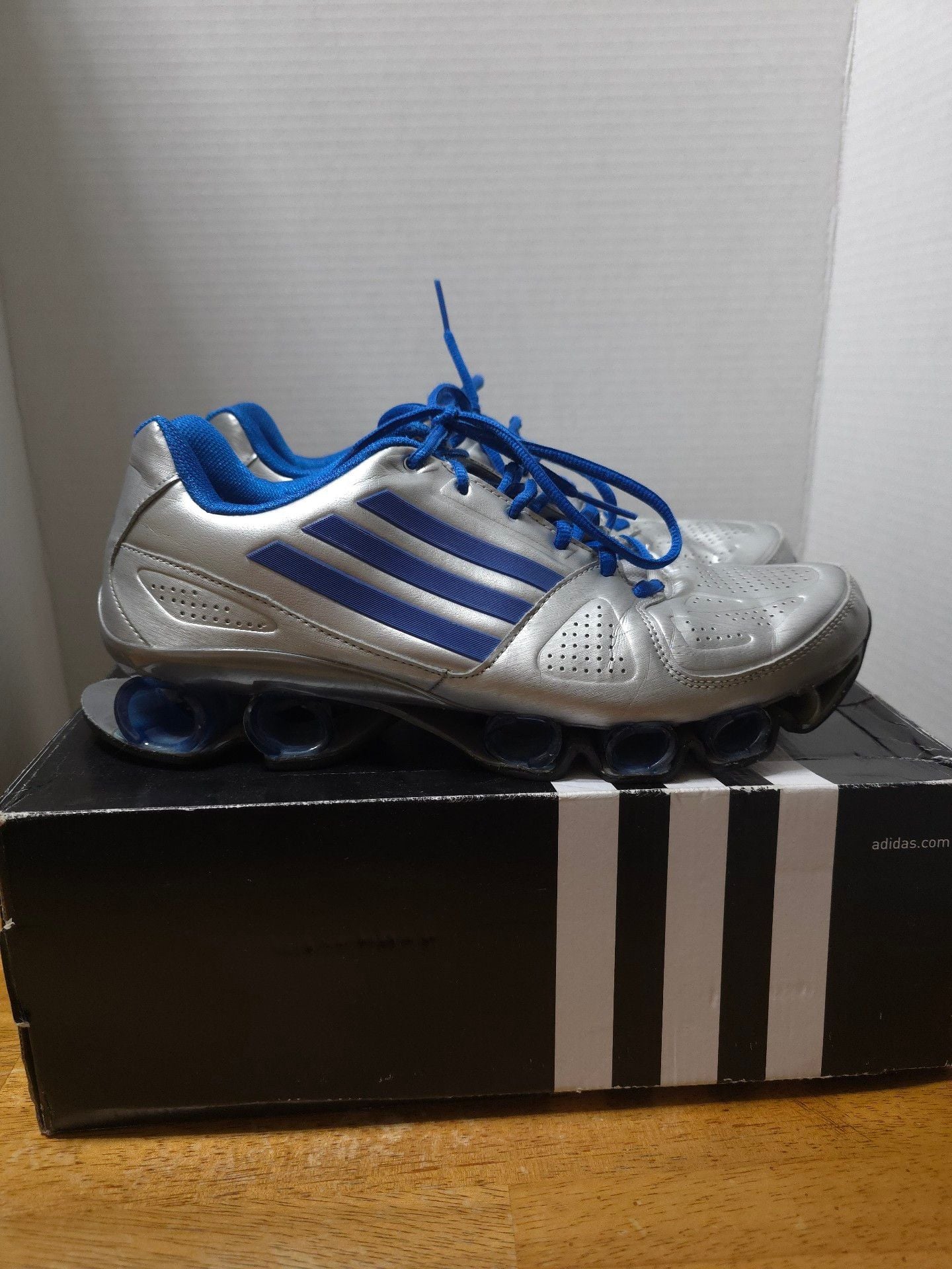 Adidas Response Bounce Size 9.5 Silver Blue Sneakers 6