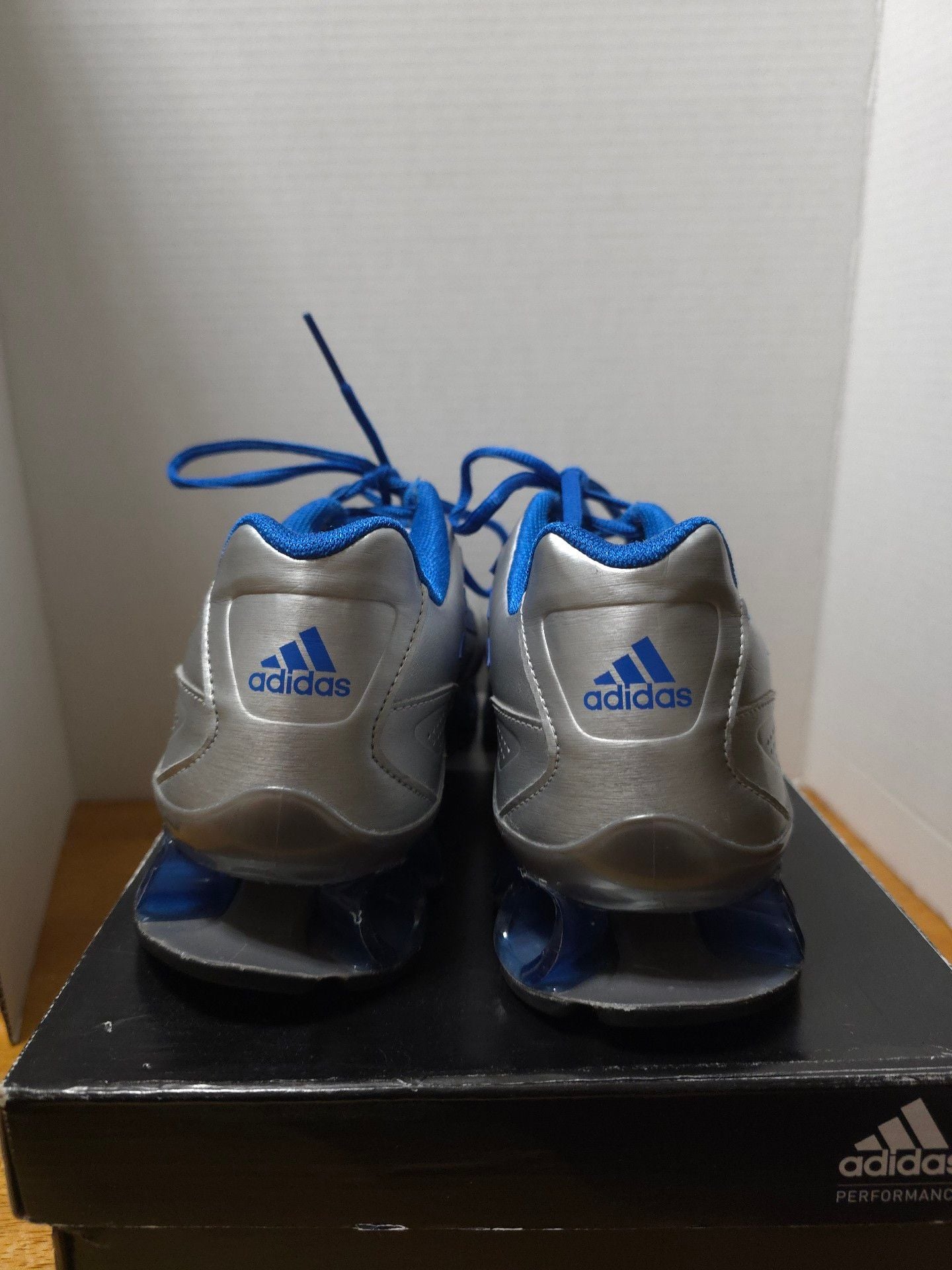 Adidas Response Bounce Size 9.5 Silver Blue Sneakers 7