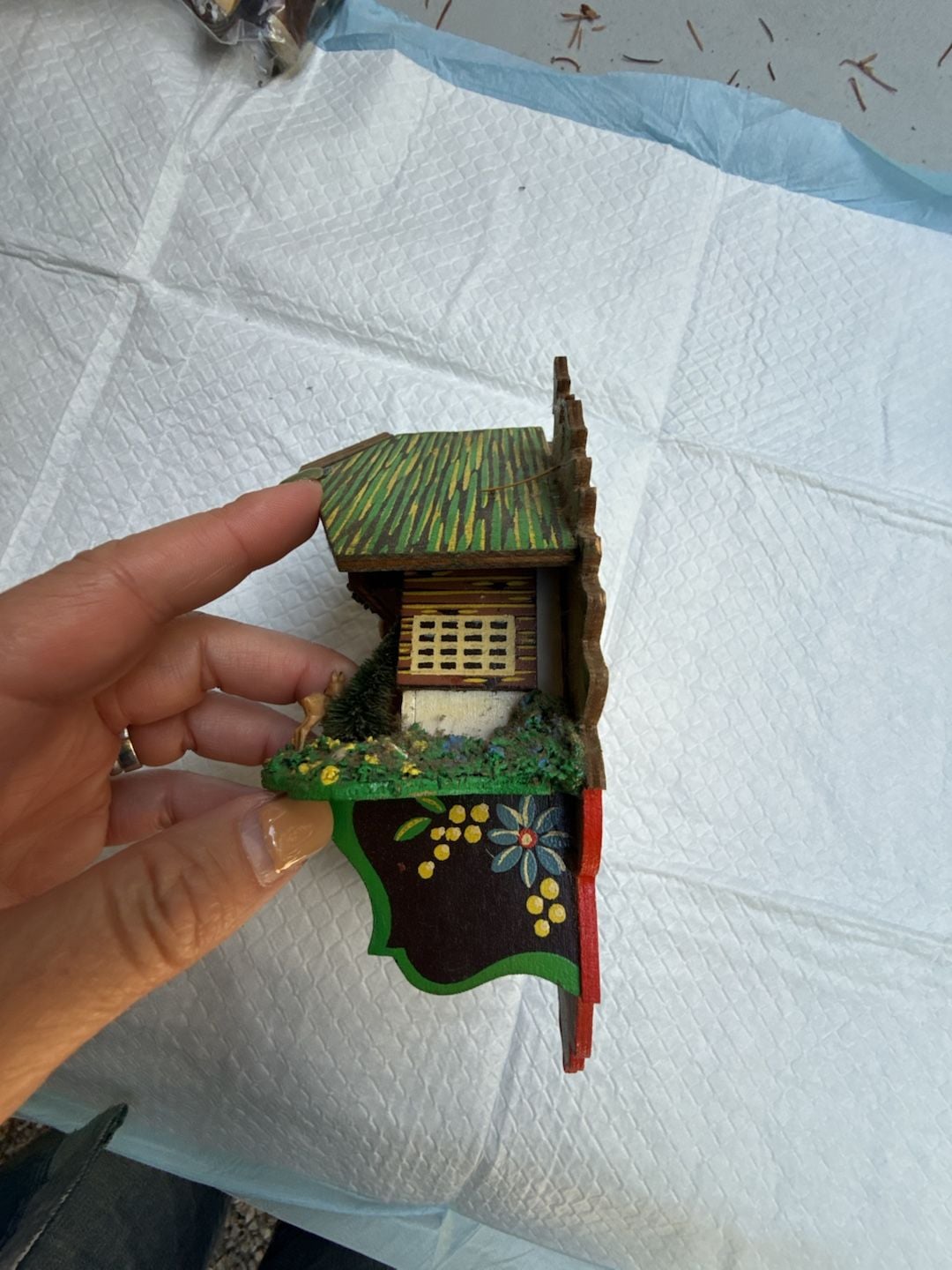 Vintage Hand Painted German Black Forest Chalet Cuckoo Clock. 3