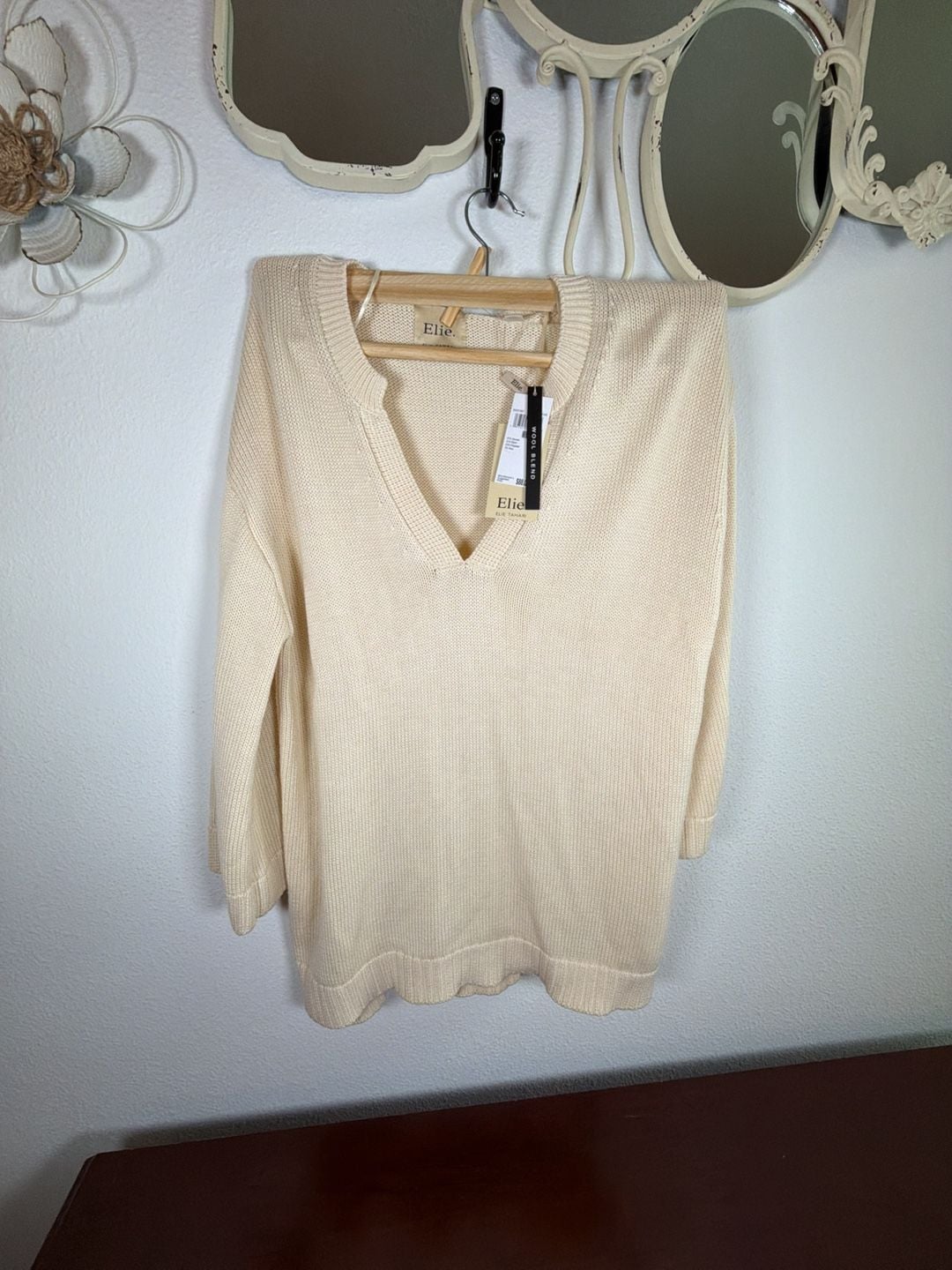 Elie Elie Tahari V-Neck Sweater Size M Flax Wool Blend 2