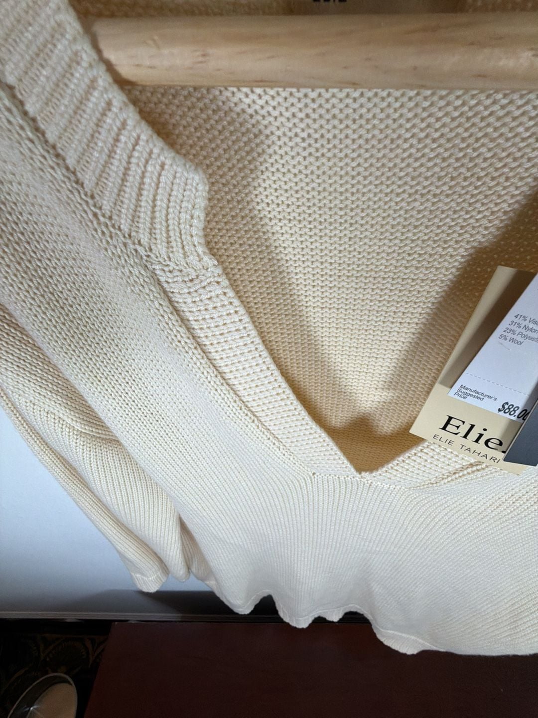 Elie Elie Tahari V-Neck Sweater Size M Flax Wool Blend 8