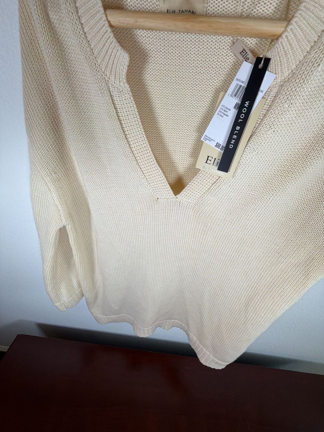 Elie Elie Tahari V-Neck Sweater Size M Flax Wool Blend 10