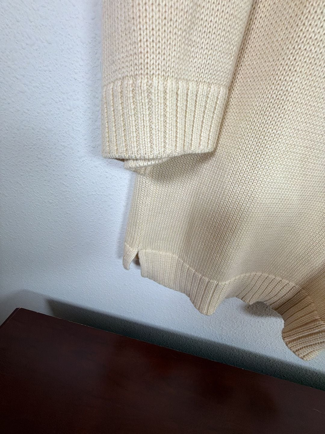 Elie Elie Tahari V-Neck Sweater Size M Flax Wool Blend 14