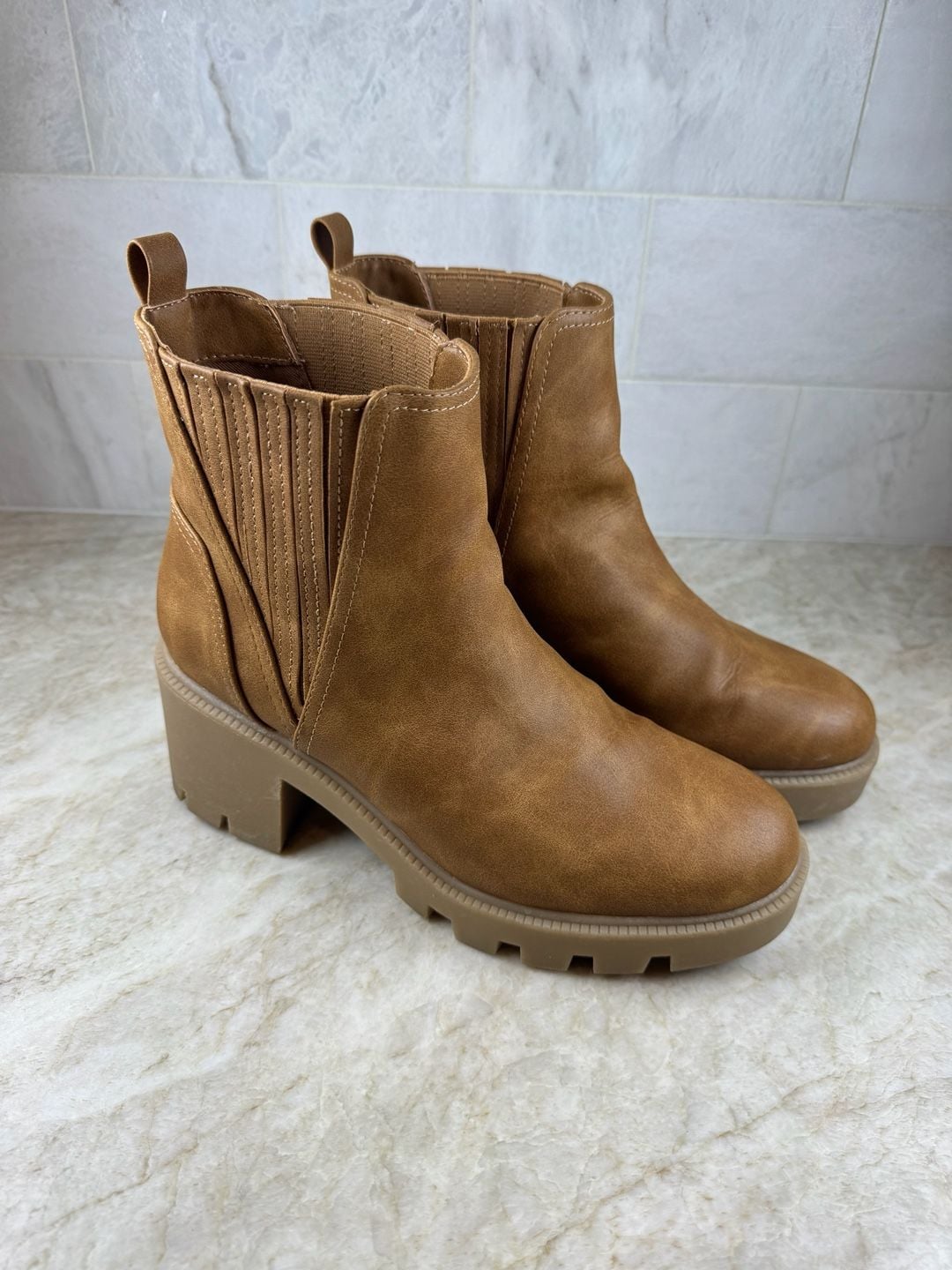 Dolce Vita Noel Chelsea Ankle Boots Tan Brown Lug Sole Block Heel Size 9 3