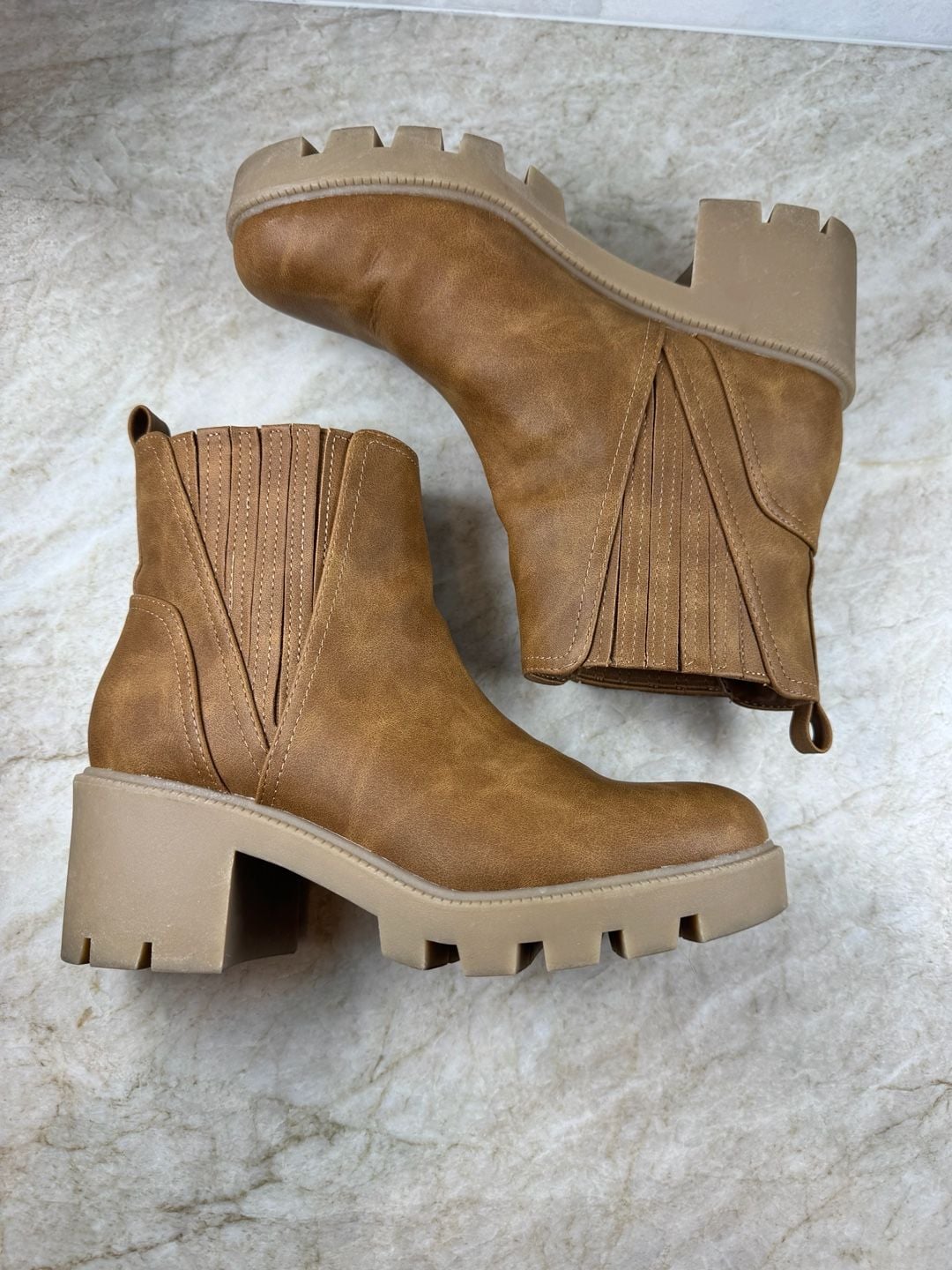 Dolce Vita Noel Chelsea Ankle Boots Tan Brown Lug Sole Block Heel Size 9 5