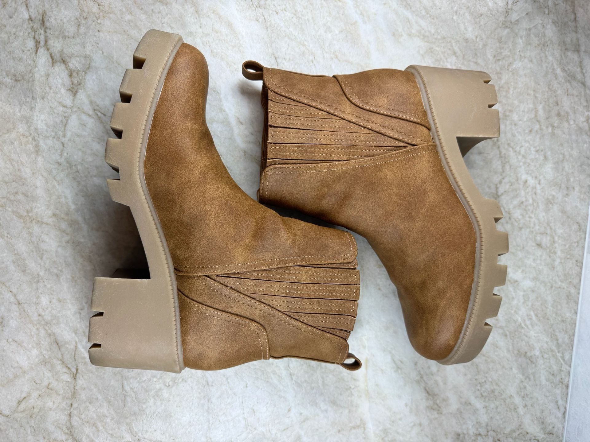 Dolce Vita Noel Chelsea Ankle Boots Tan Brown Lug Sole Block Heel Size 9 6
