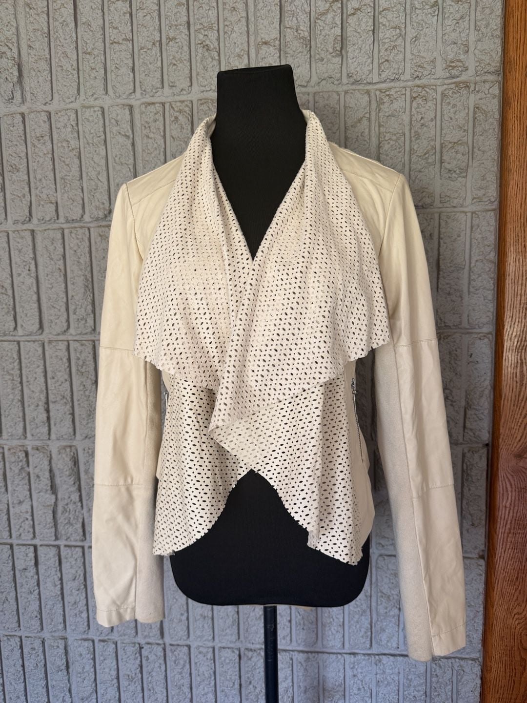 905 BKE Outerwear Jacket Size M Cream Faux Leather 2