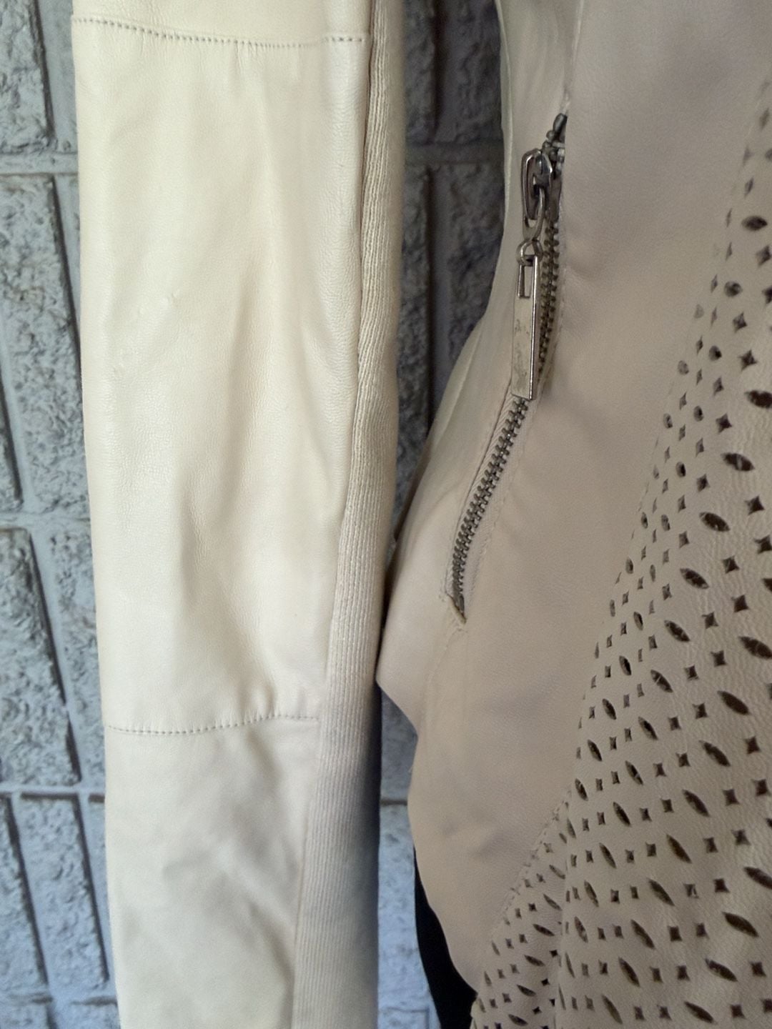905 BKE Outerwear Jacket Size M Cream Faux Leather 3