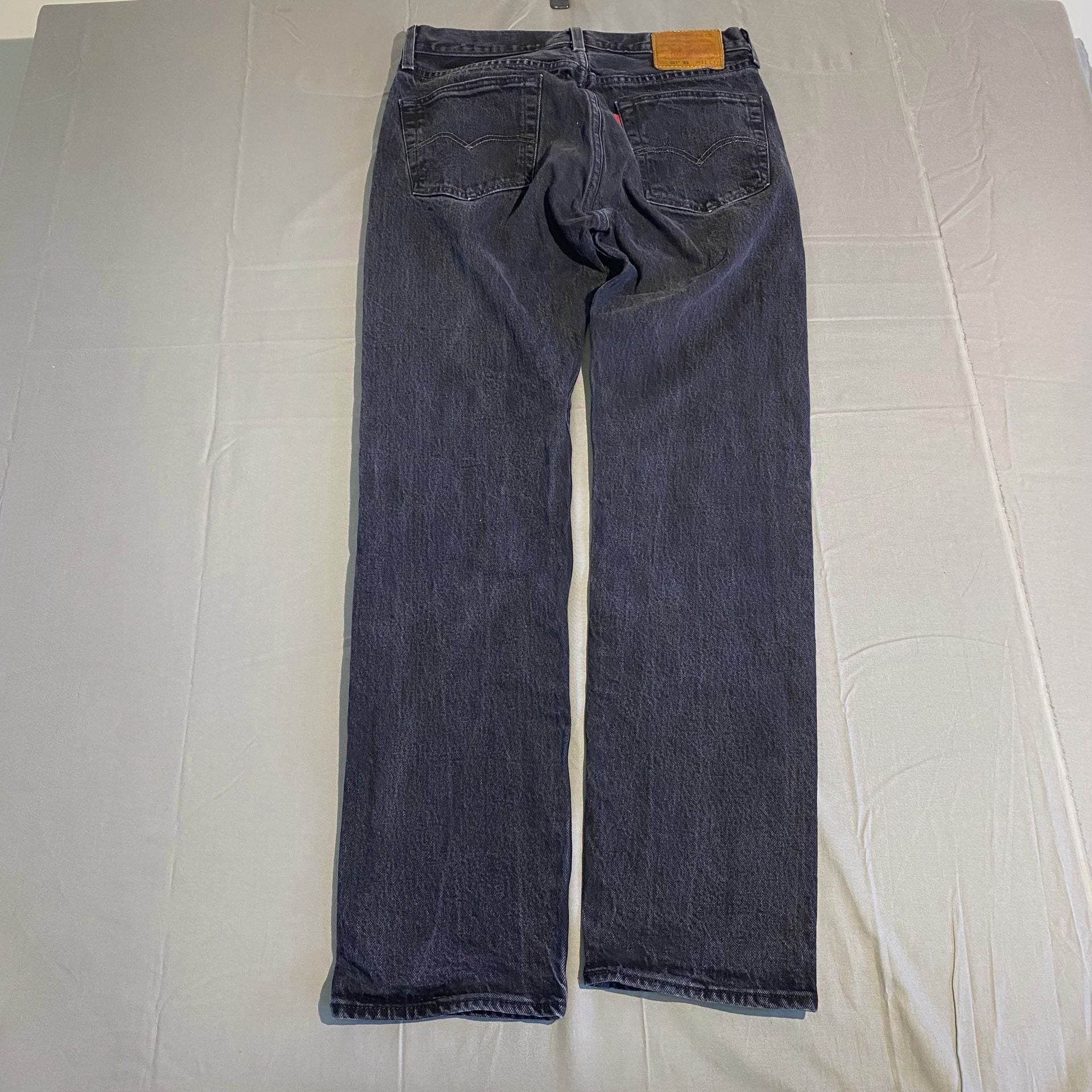 Levi's 501 Original Fit Men's Jeans Black Size 29 X 32 style 005013371 1