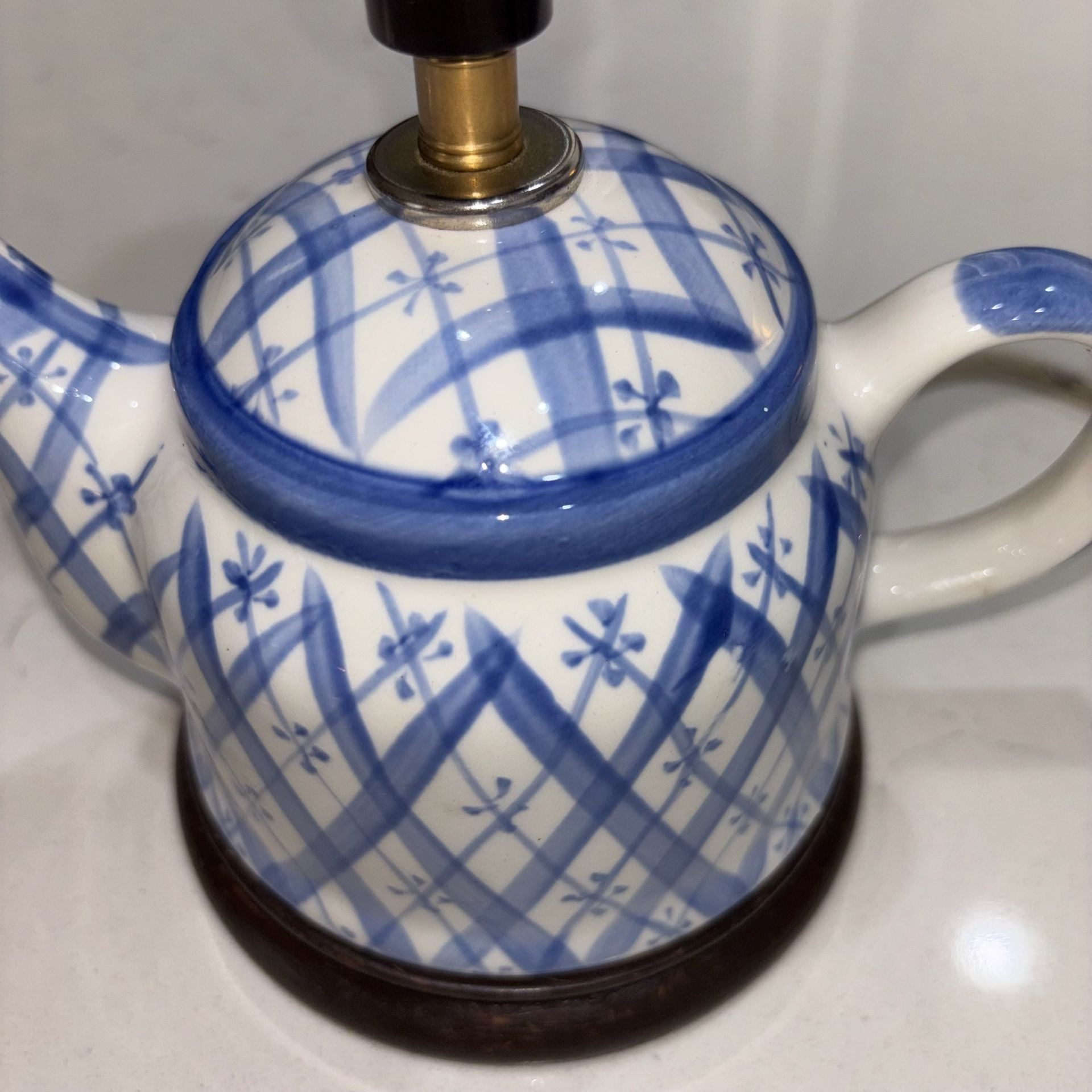 Vintage Ceramic Teapot Lamp Blue White Plaid Pattern Wood Base 8” 9