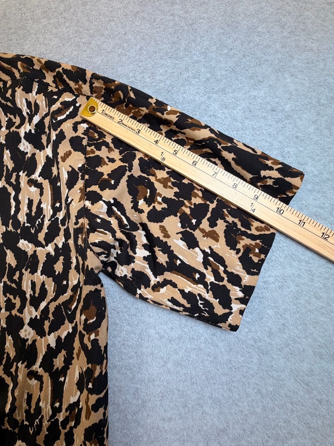 Prianika's Collection Leopard Print Button-Up Shirt Size M Brown Polyester 4