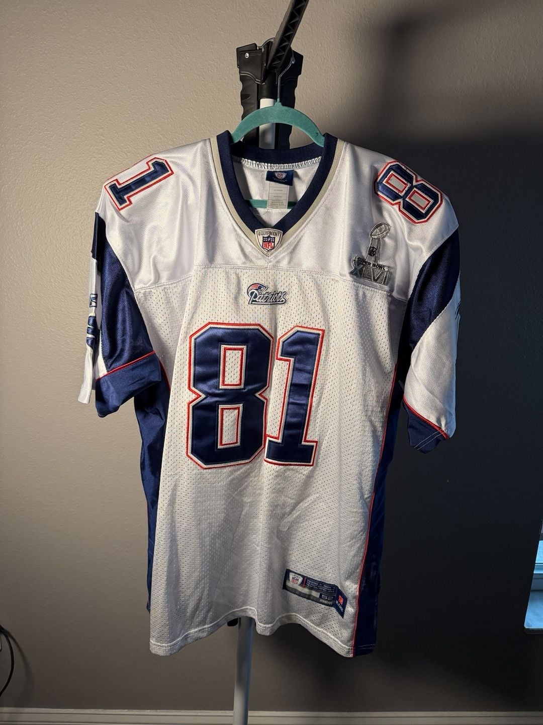 Reebok NFL Patriots Aaron Hernandez 81 Super Bowl XLVI Jersey Size 52 White 2