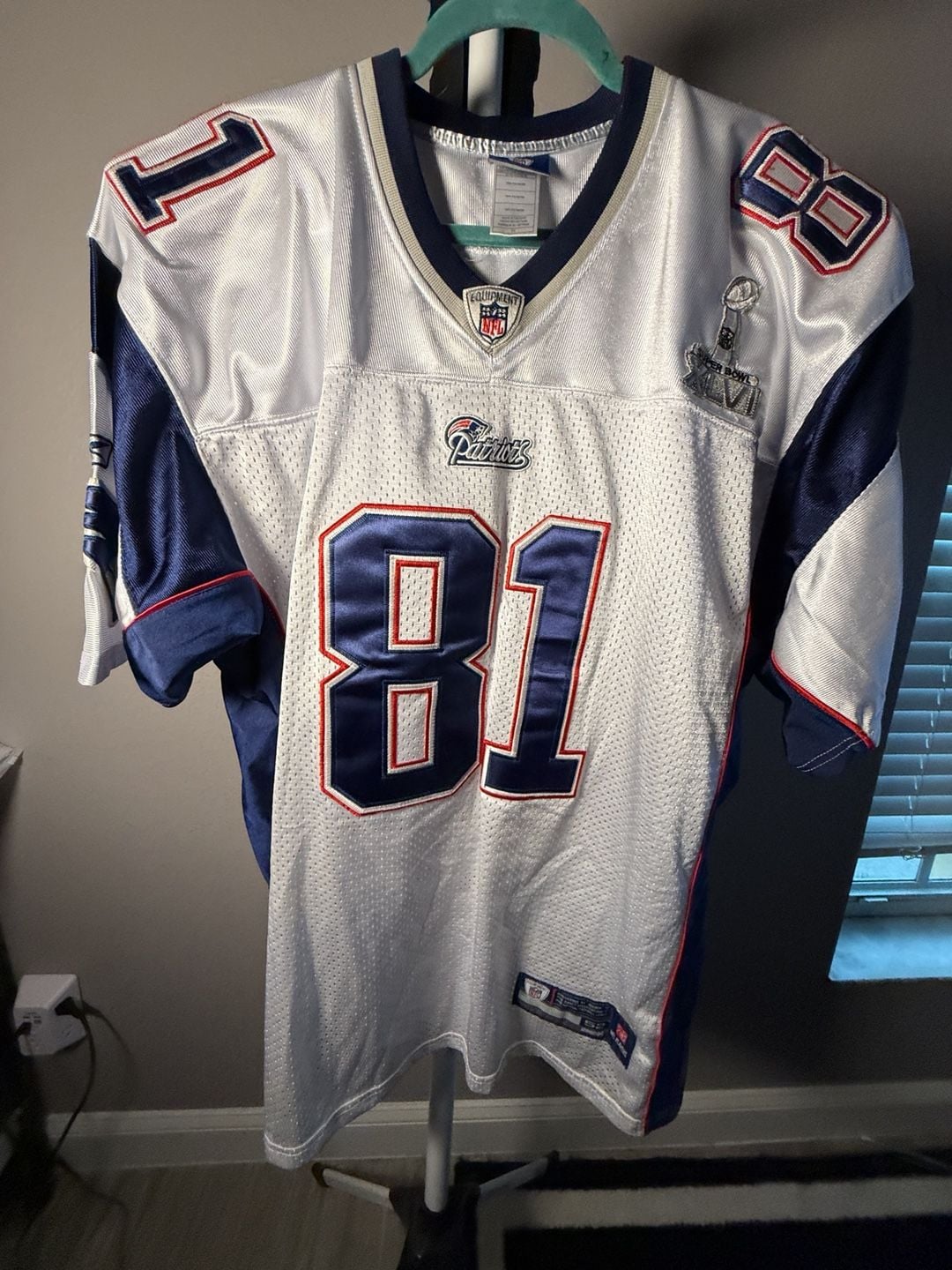 Reebok NFL Patriots Aaron Hernandez 81 Super Bowl XLVI Jersey Size 52 White 8