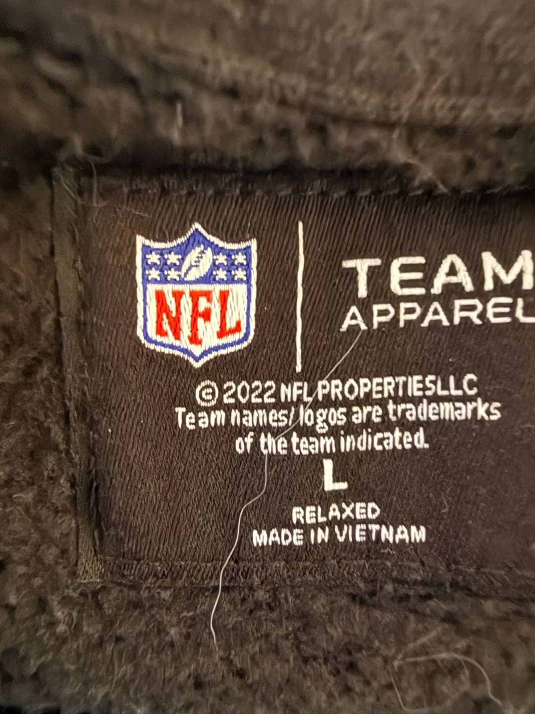 NFL Team Apparel Las Vegas Raiders Sweatshirt Size L Black Helmet Graphic 4